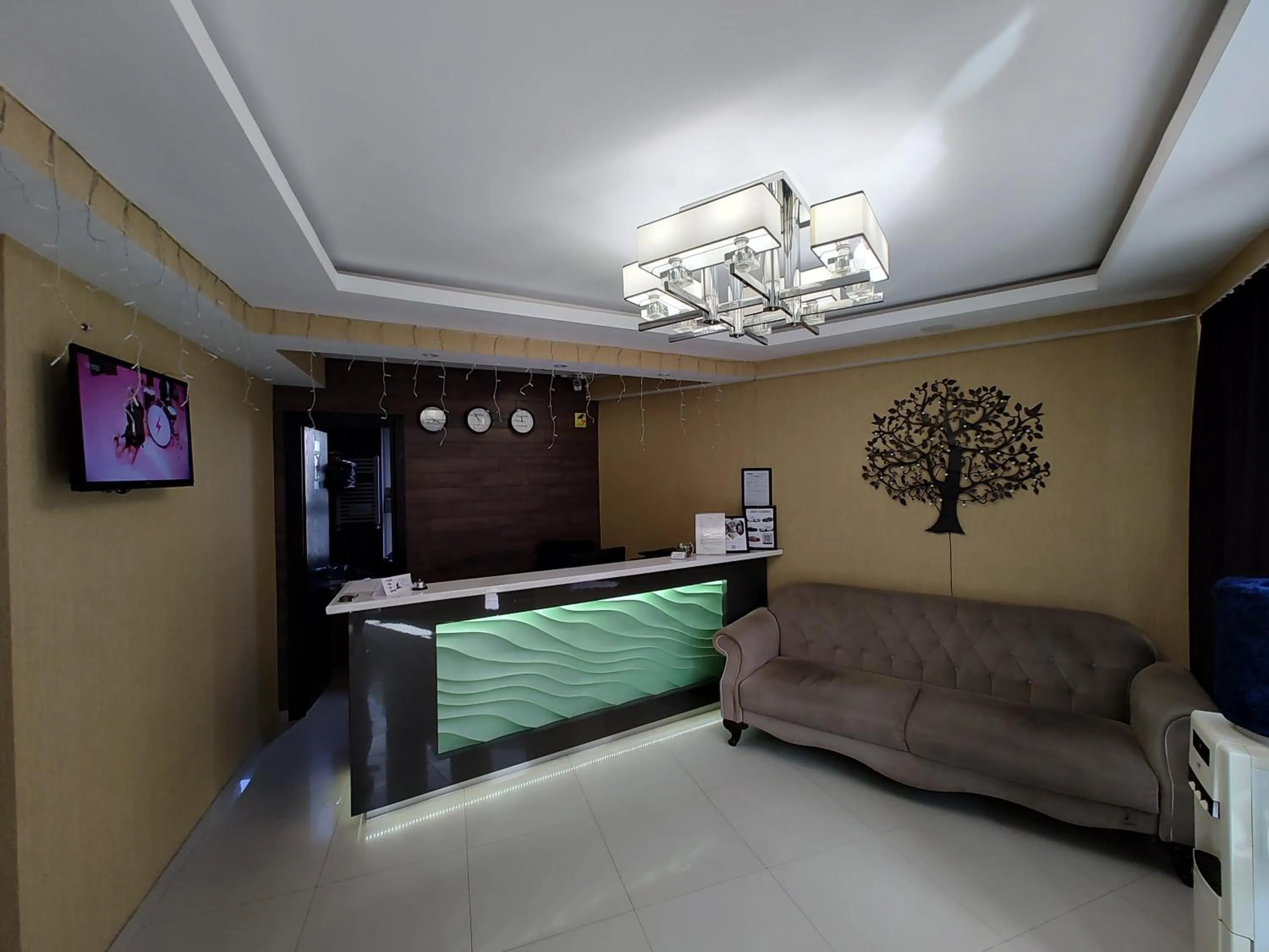 TV and multimedia in East Gate Boutique Hotel