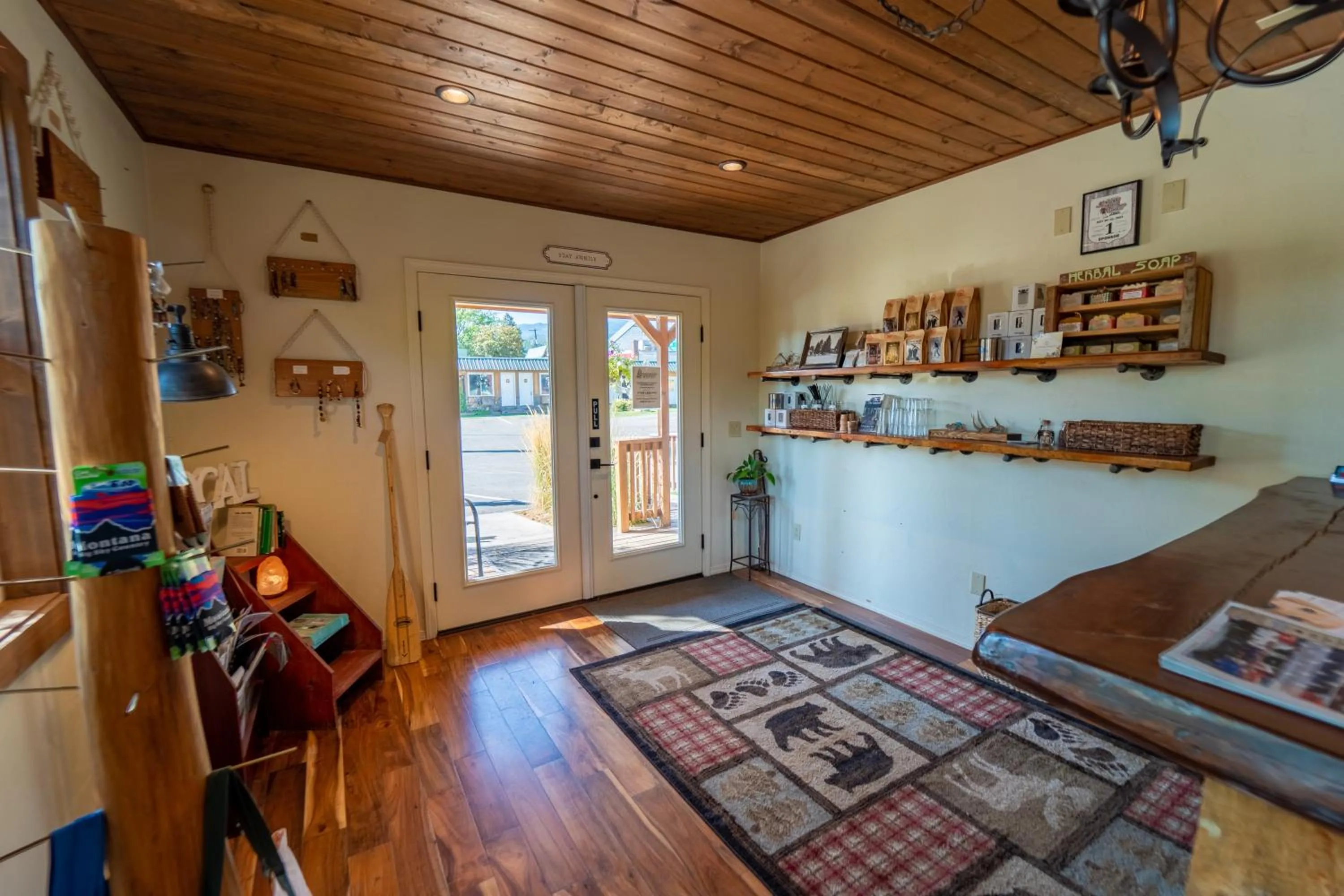 Lobby or reception in Evergreen Motel