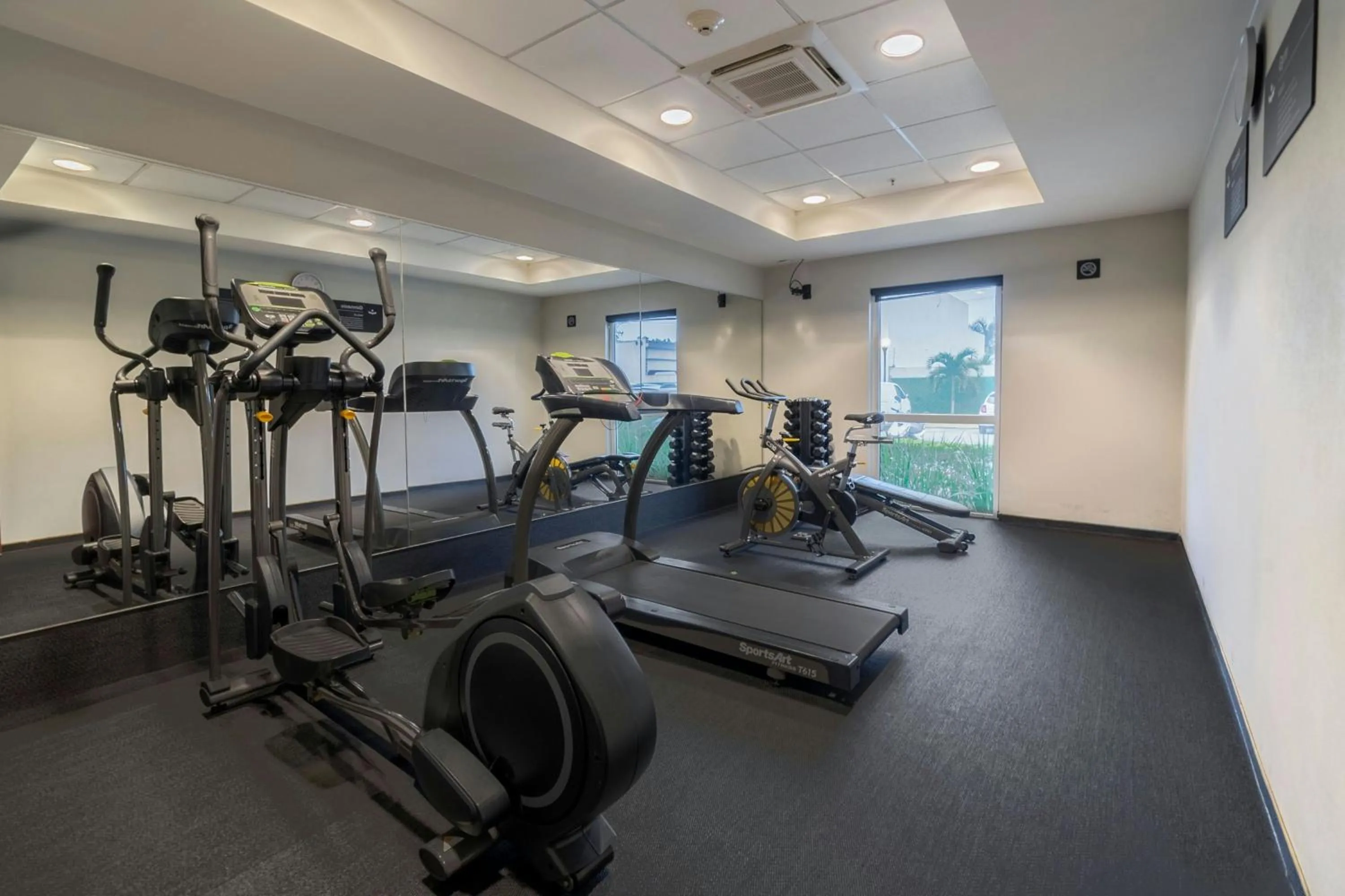 Fitness centre/facilities in City Express by Marriott Tuxpan
