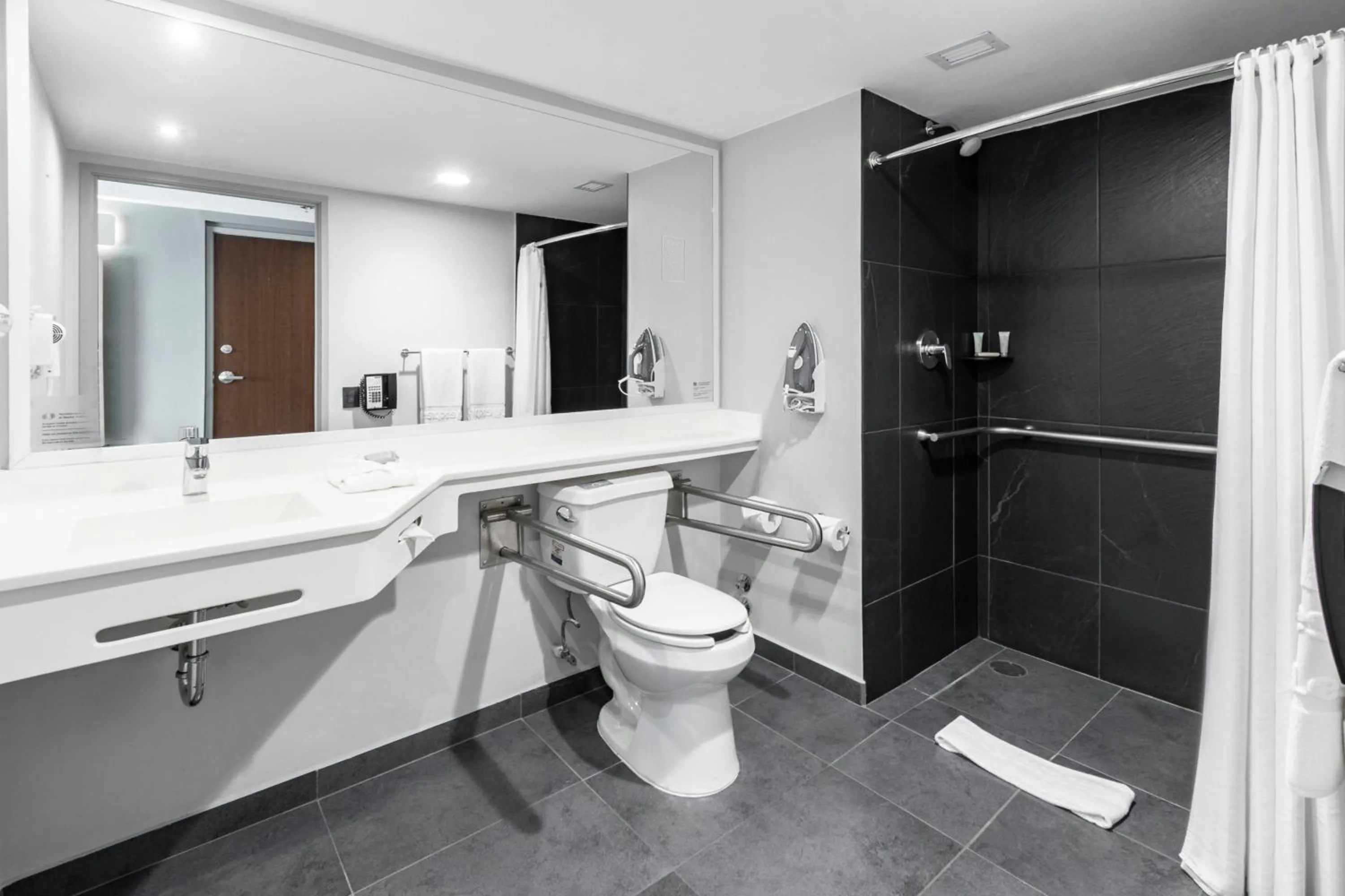 Bathroom in City Express by Marriott Tuxpan
