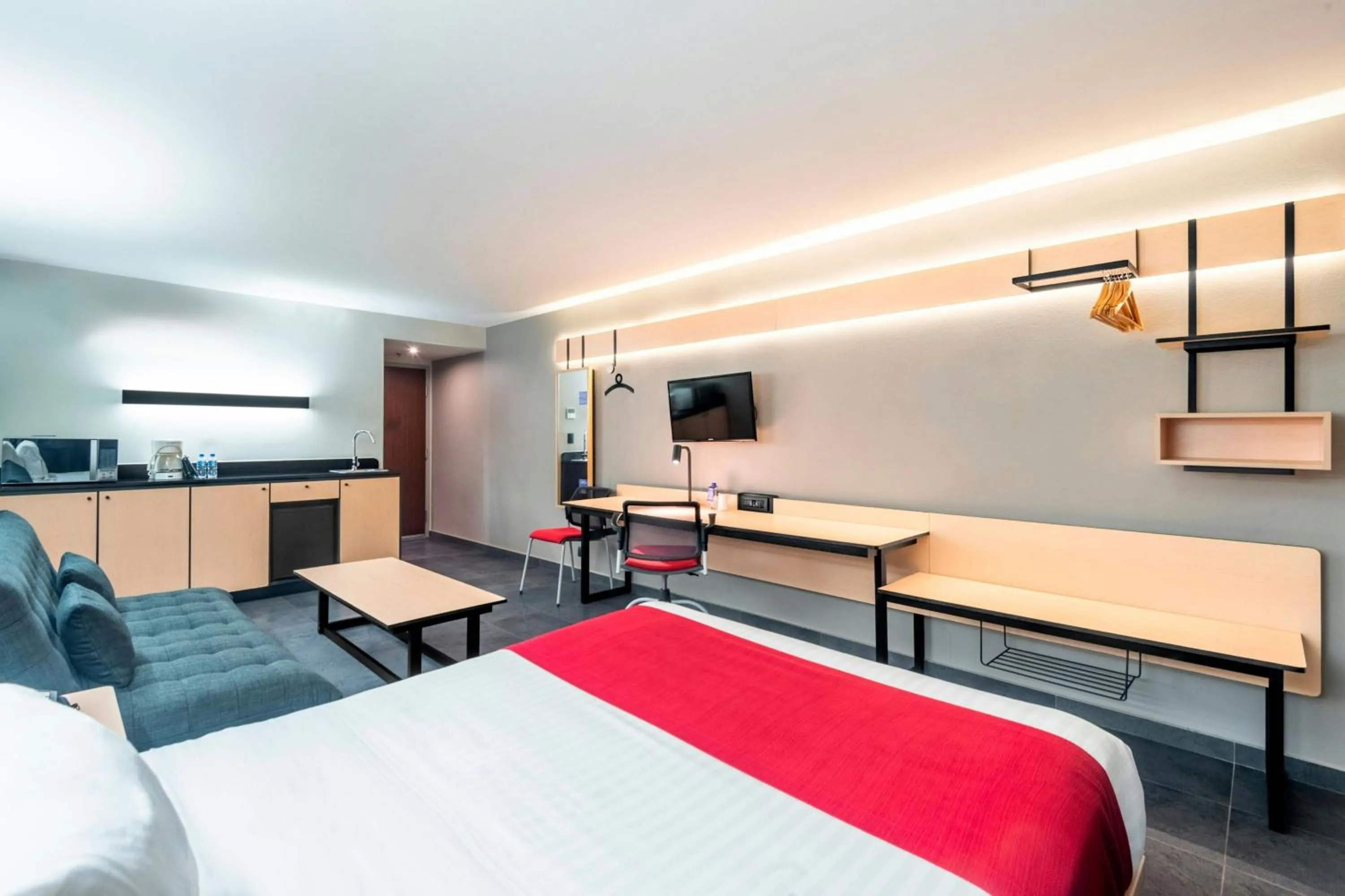 Photo of the whole room, Bed in City Express by Marriott Tuxpan