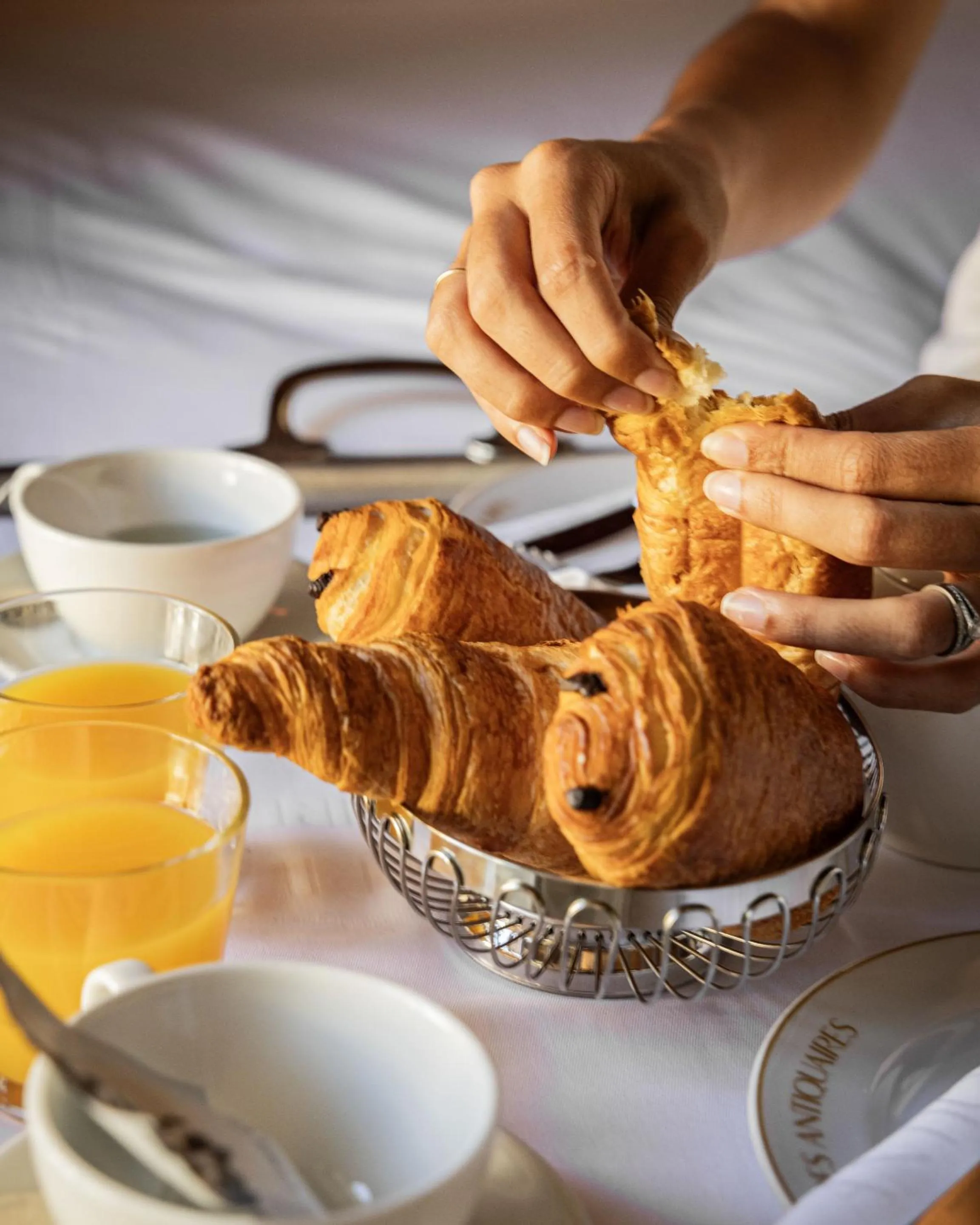 Breakfast in Hôtel La Cour du 6