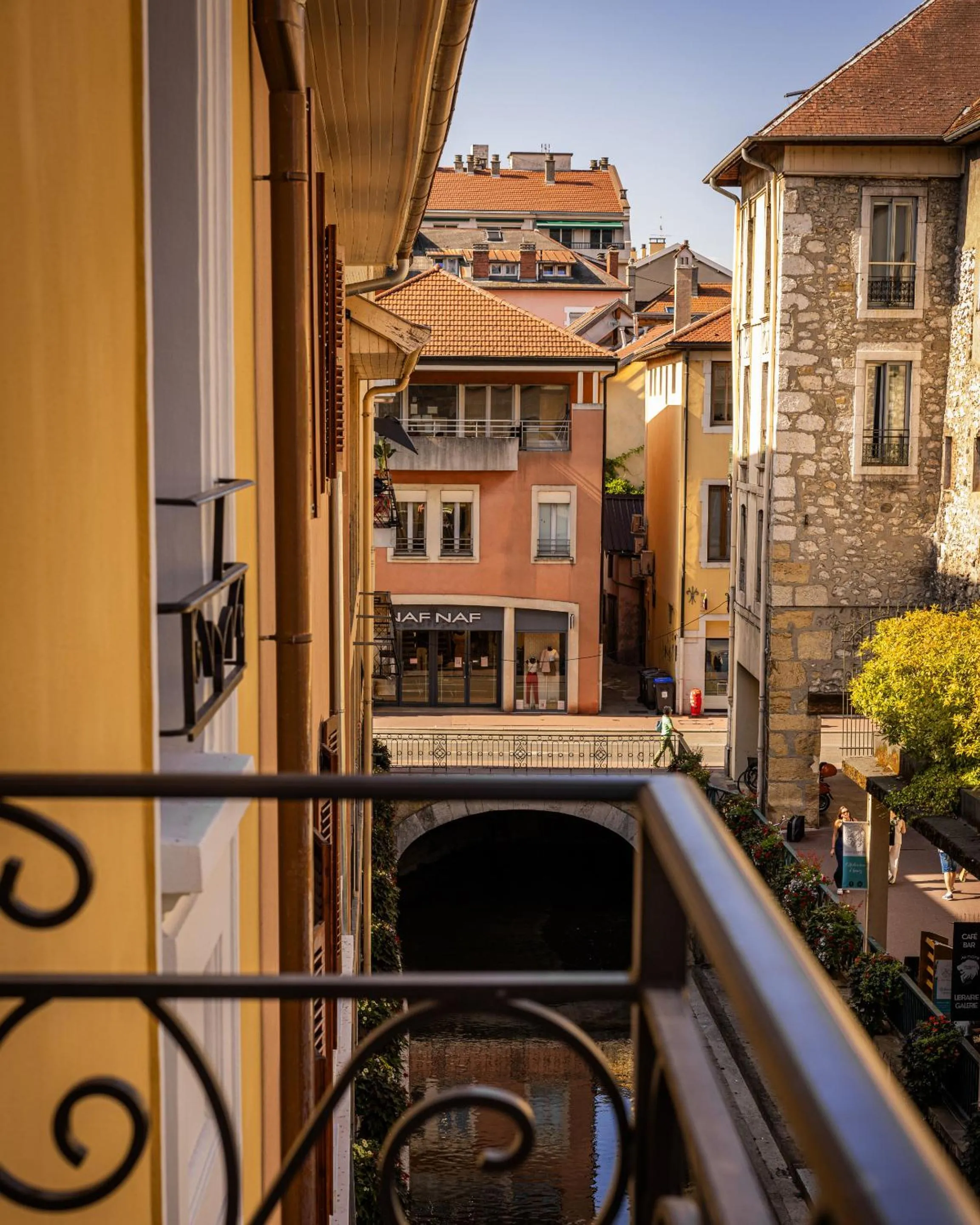 Property building in La Cour du 6