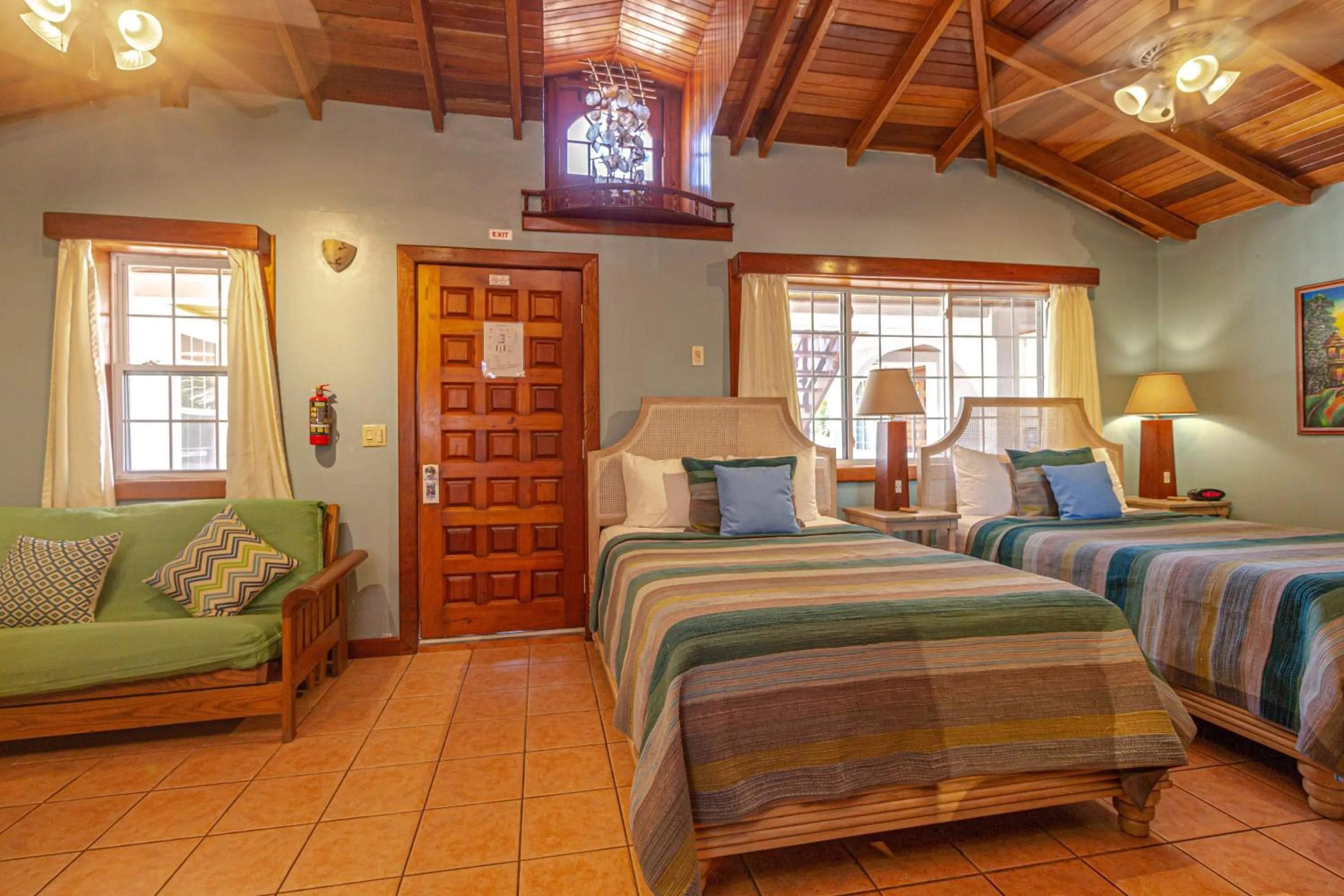 Bedroom, Bed in Blue Tang Inn