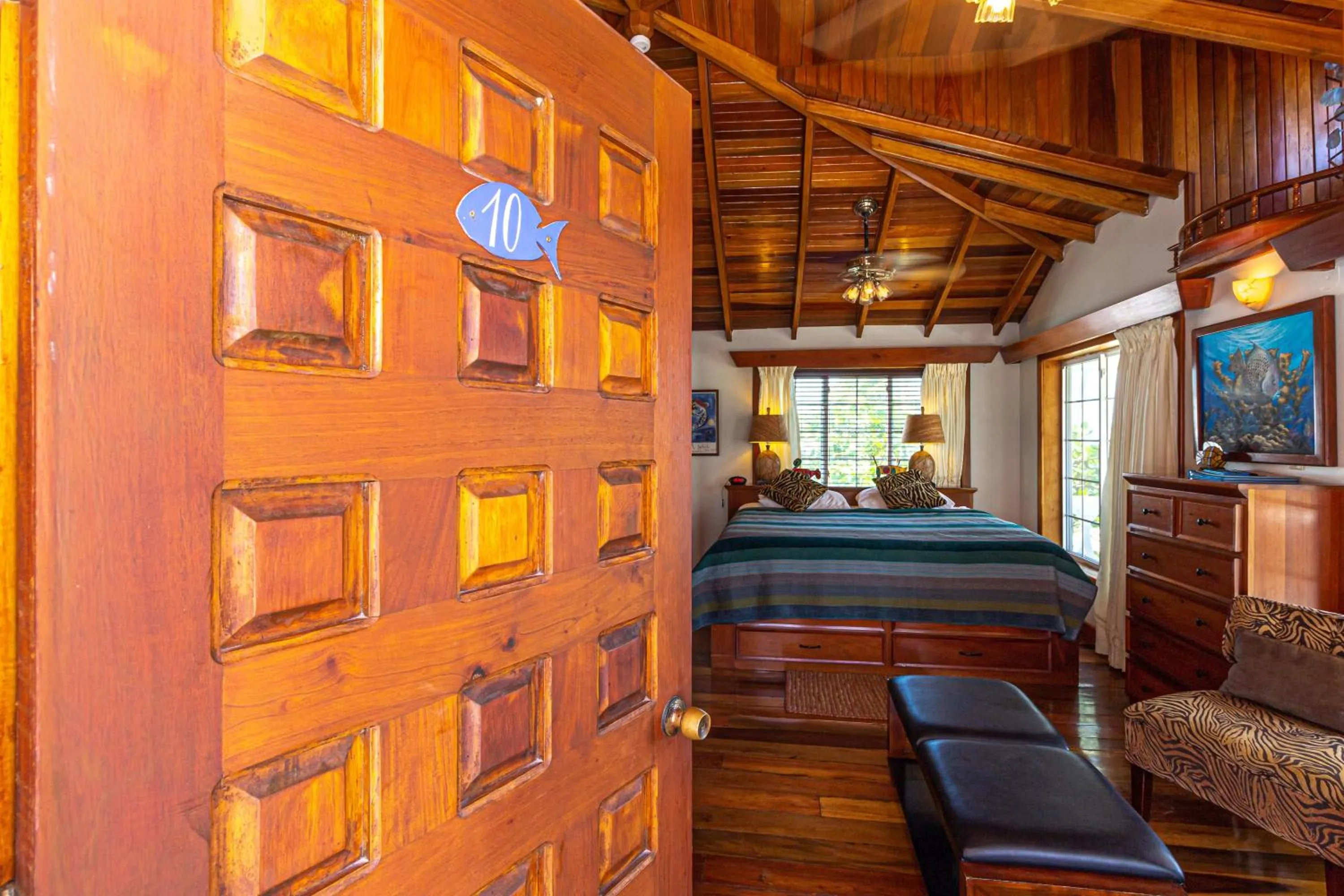 Bedroom, Bed in Blue Tang Inn