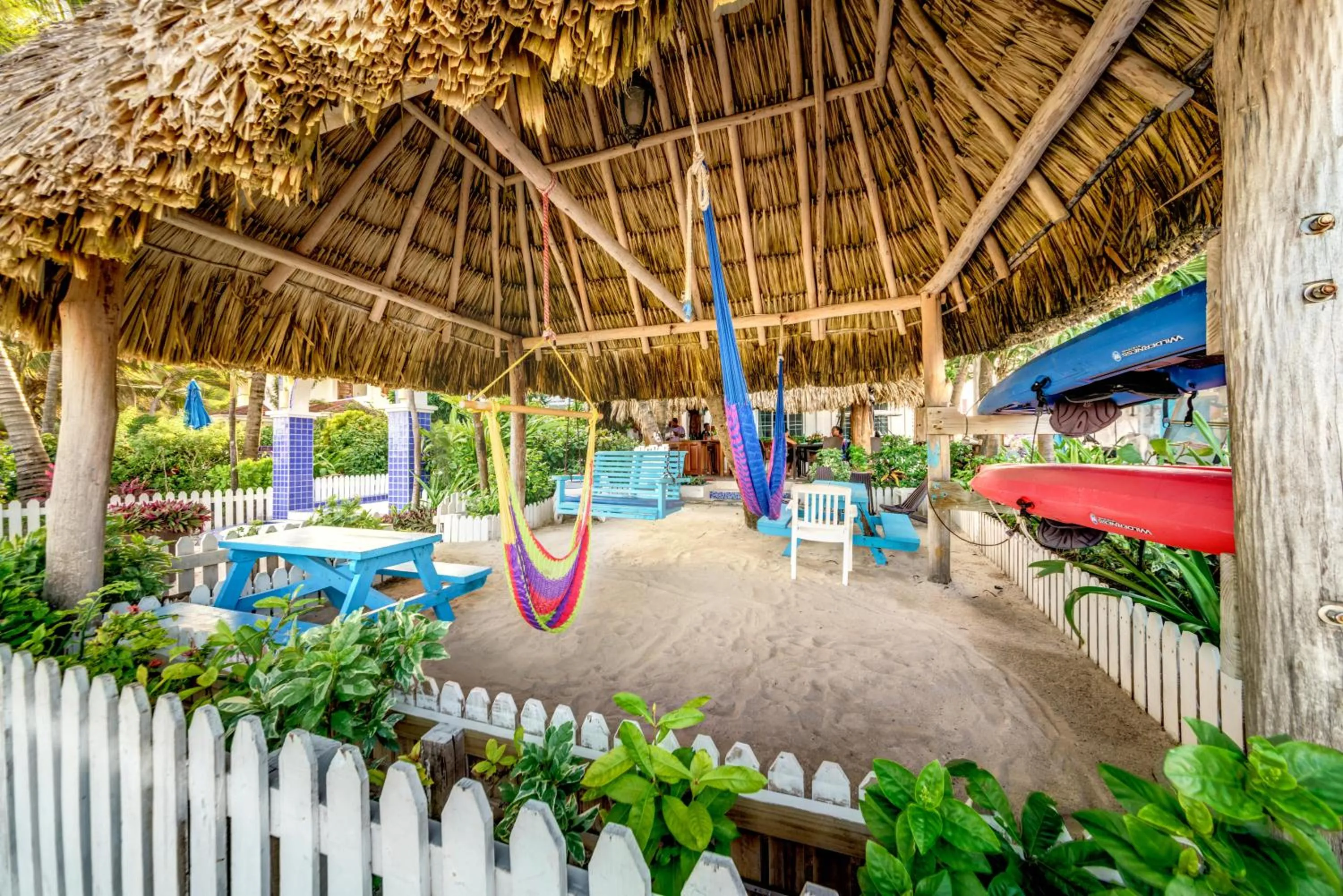 Restaurant/places to eat in Blue Tang Inn