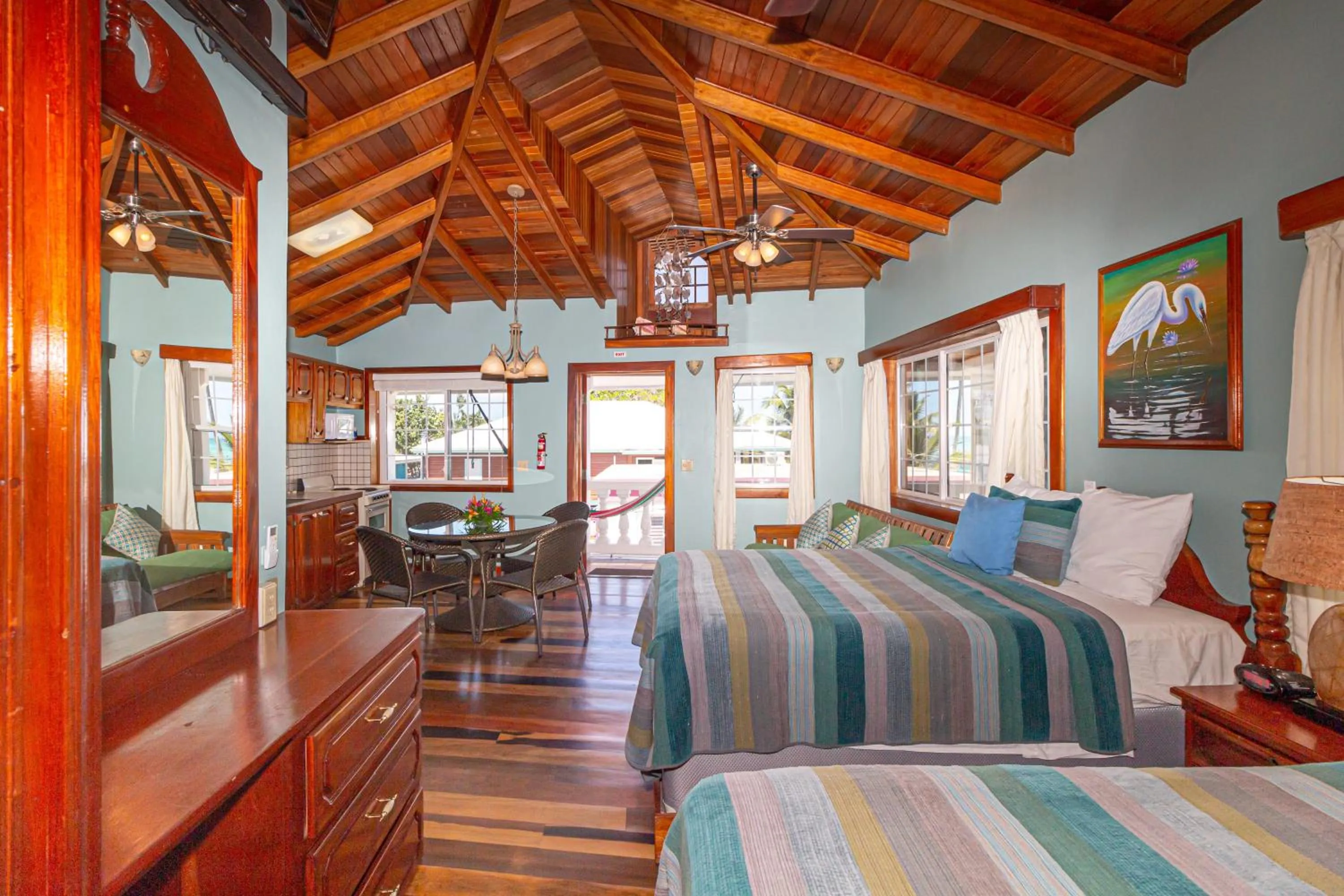 Photo of the whole room, Bed in Blue Tang Inn