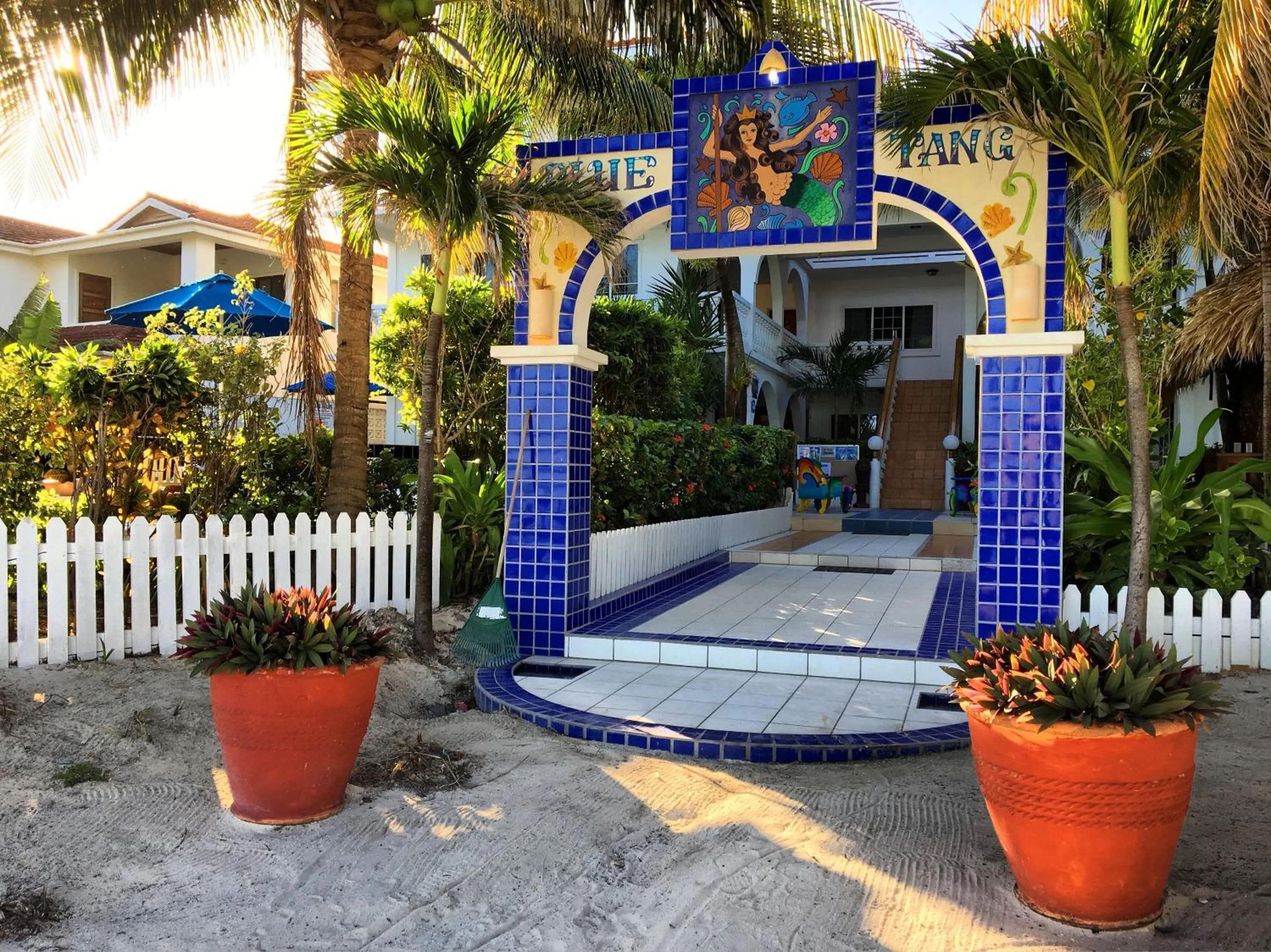 Facade/entrance in Blue Tang Inn