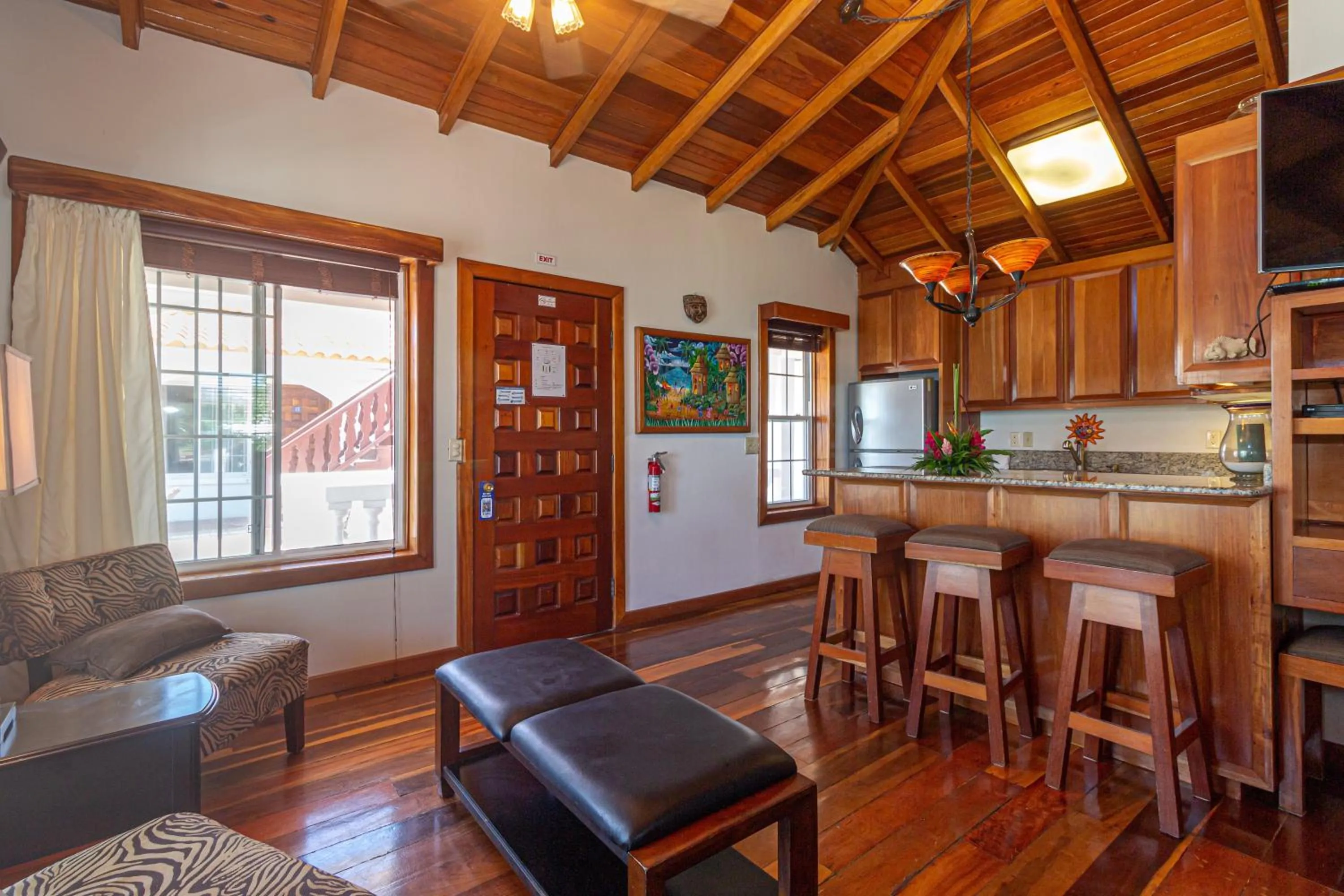 Kitchen or kitchenette in Blue Tang Inn