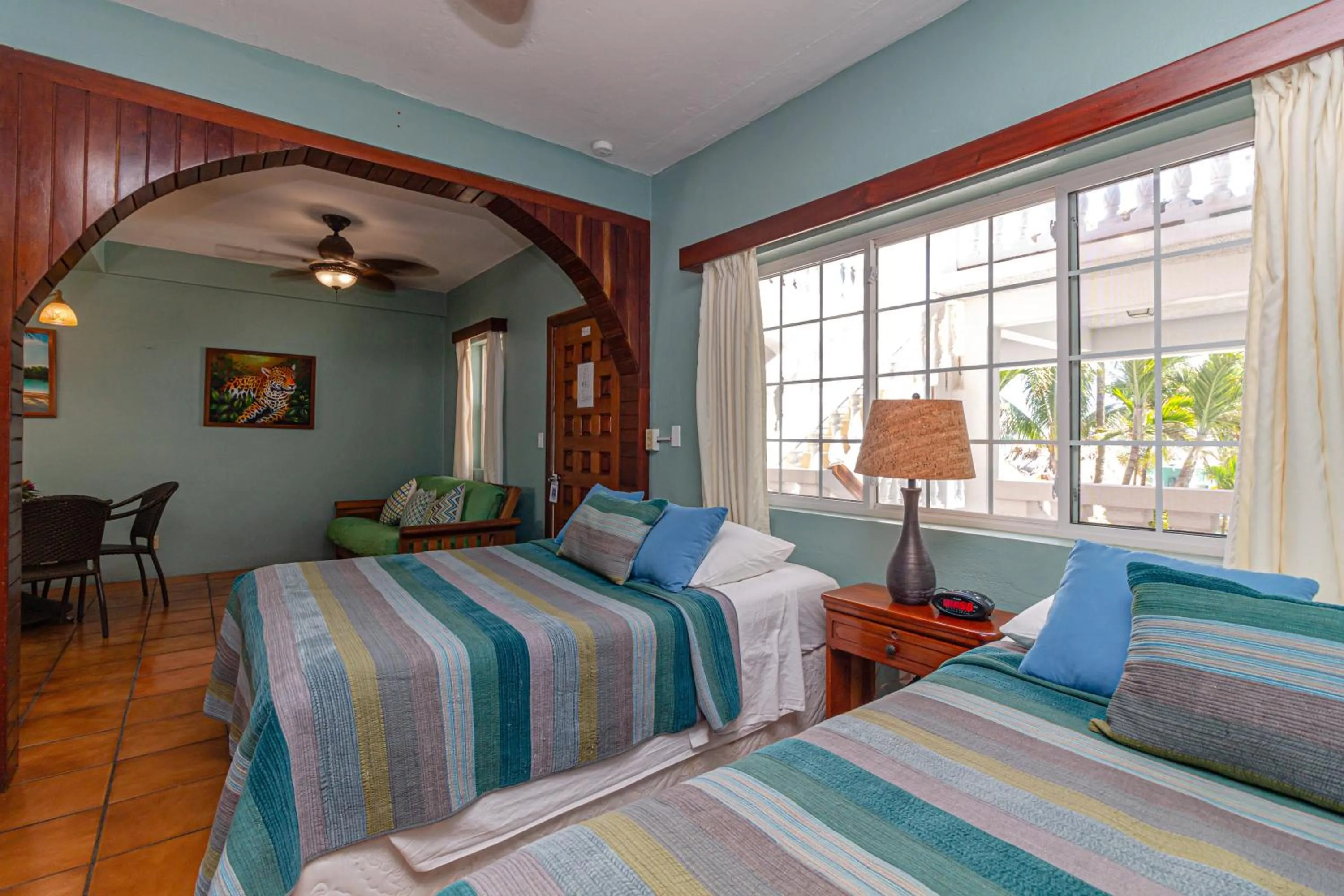 Bedroom, Bed in Blue Tang Inn