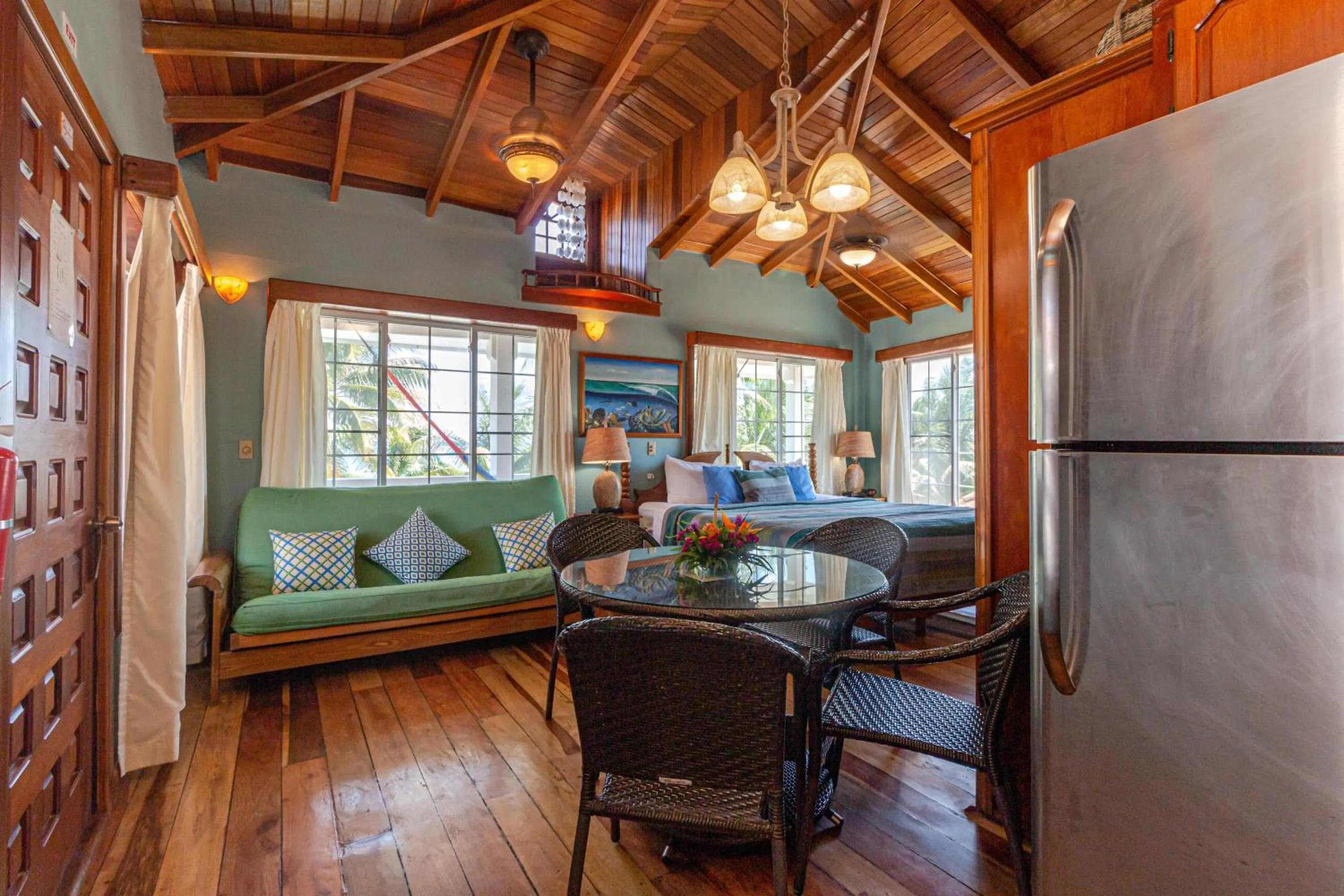 Photo of the whole room in Blue Tang Inn