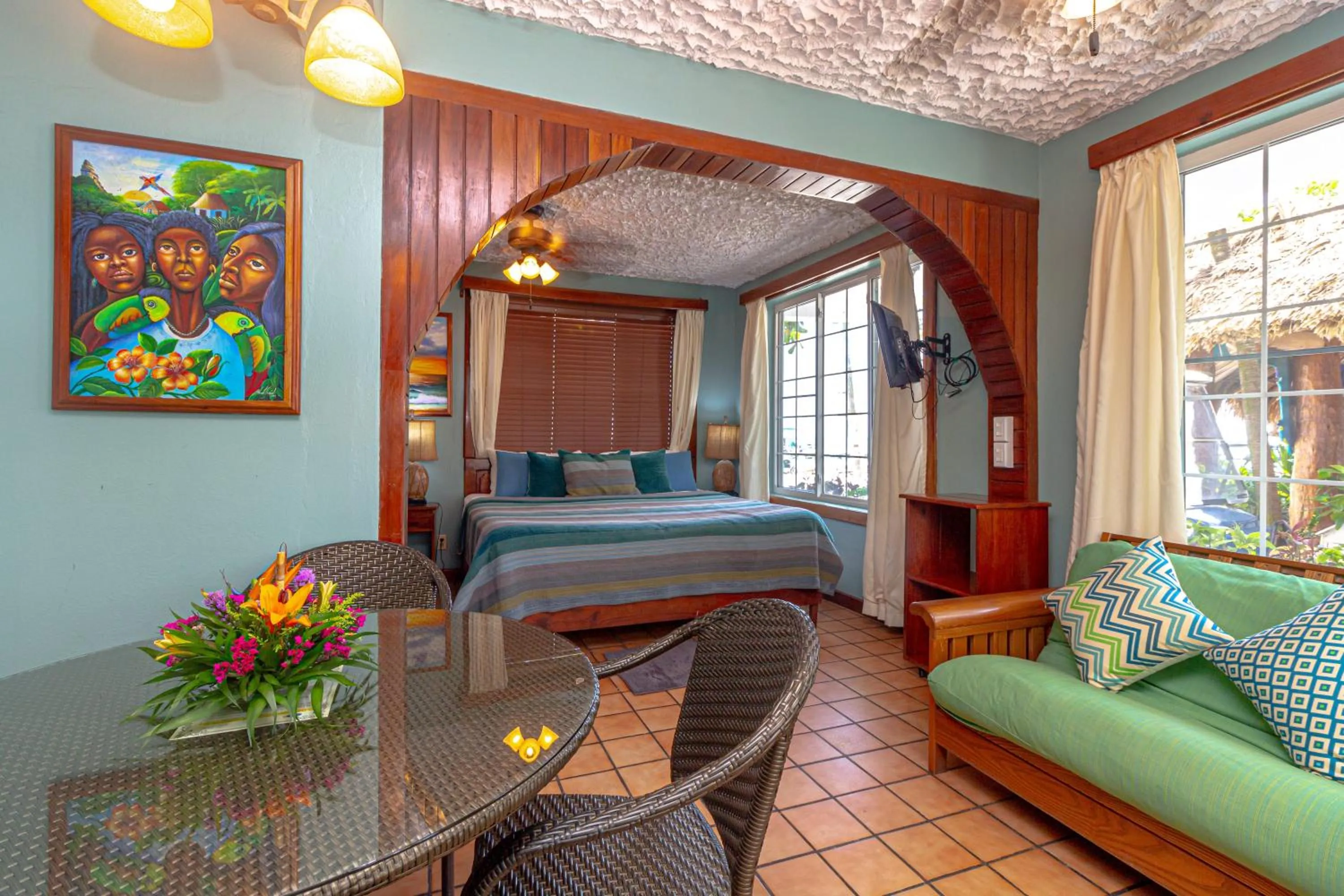 Photo of the whole room, Bed in Blue Tang Inn