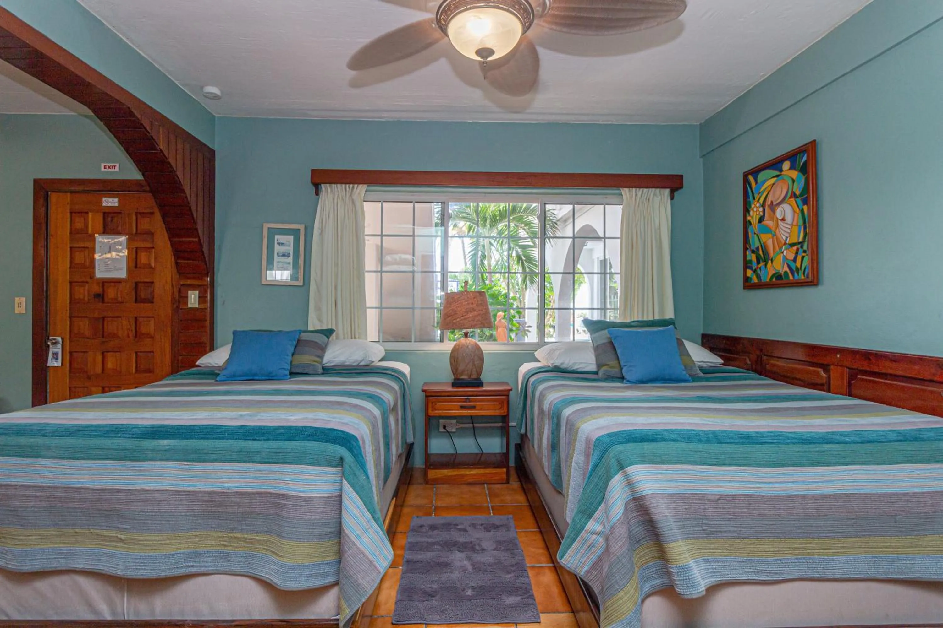 Bedroom, Bed in Blue Tang Inn