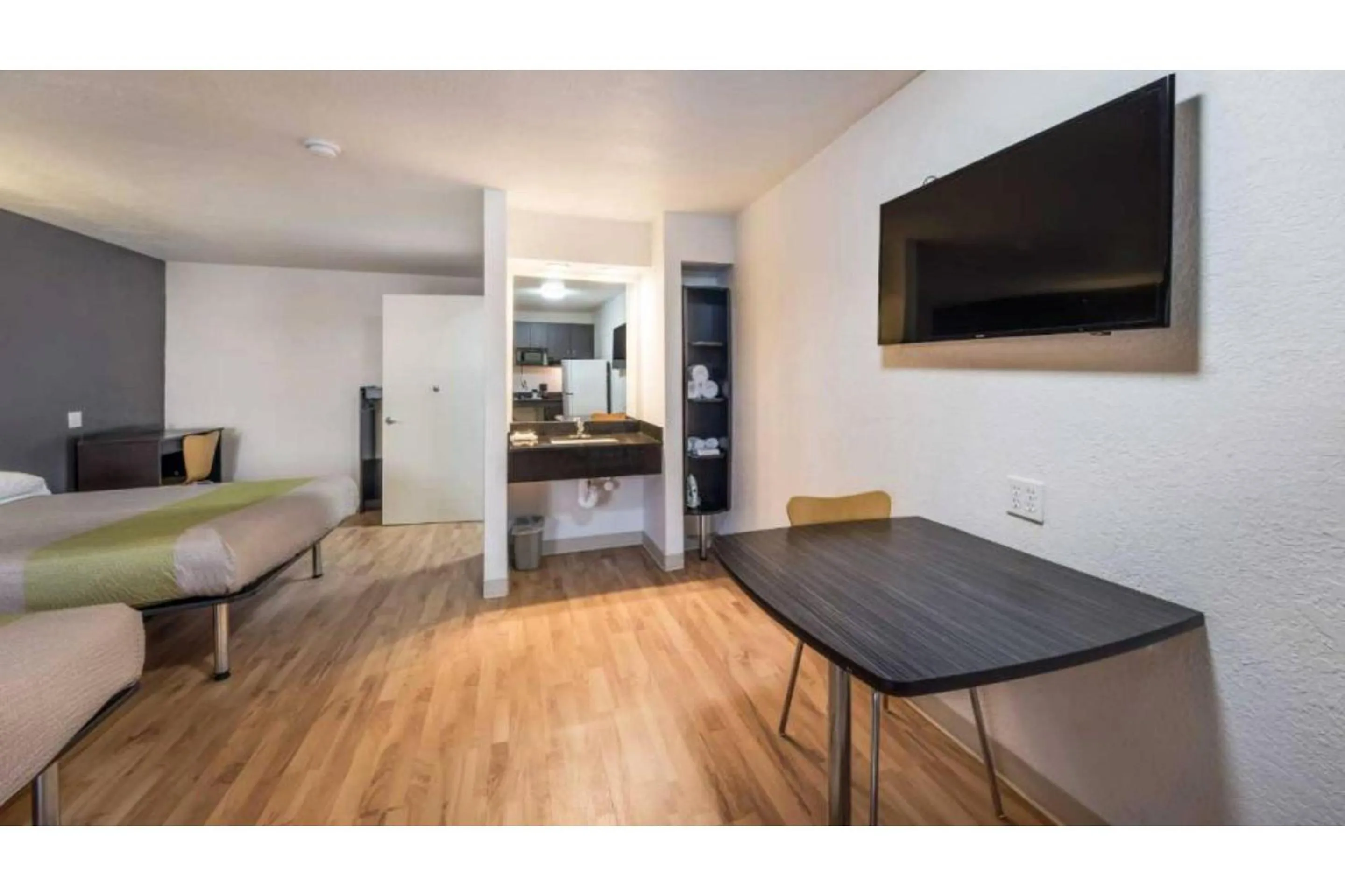 Area and facilities in Studio 6 Irving, TX - Irving DFW Airport East