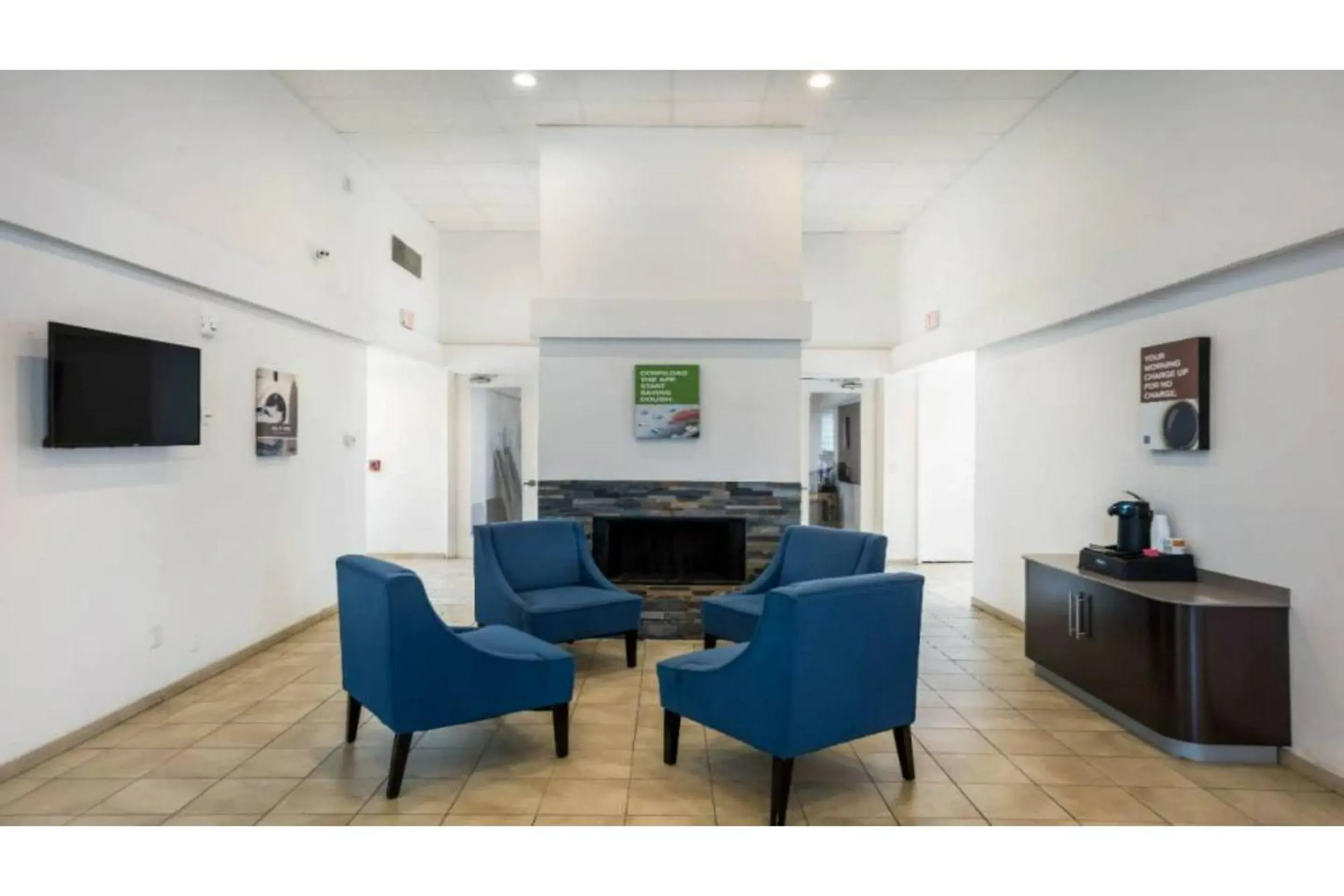 Lobby or reception in Studio 6 Irving, TX - Irving DFW Airport East Lobby or reception in Studio 6 Irving, TX - Irving DFW Airport East