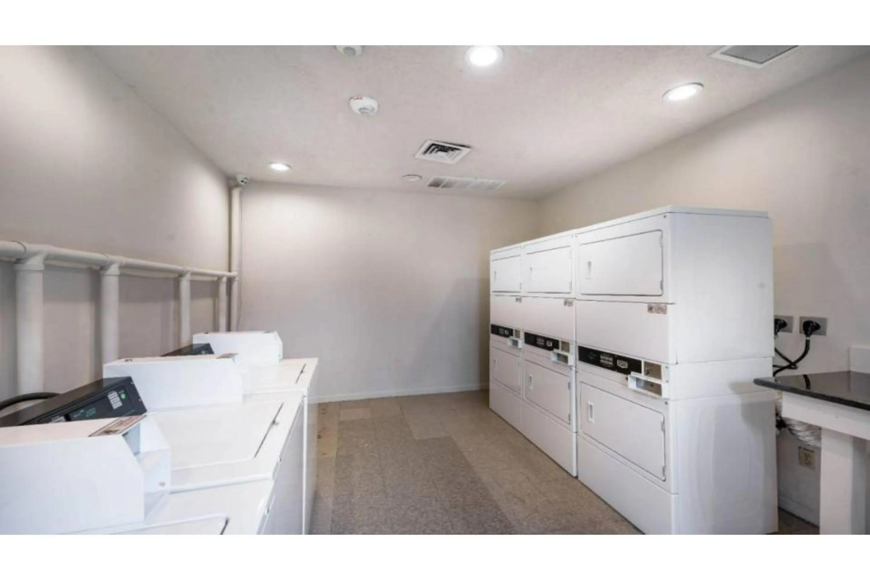 laundry in Studio 6 Irving, TX - Irving DFW Airport East