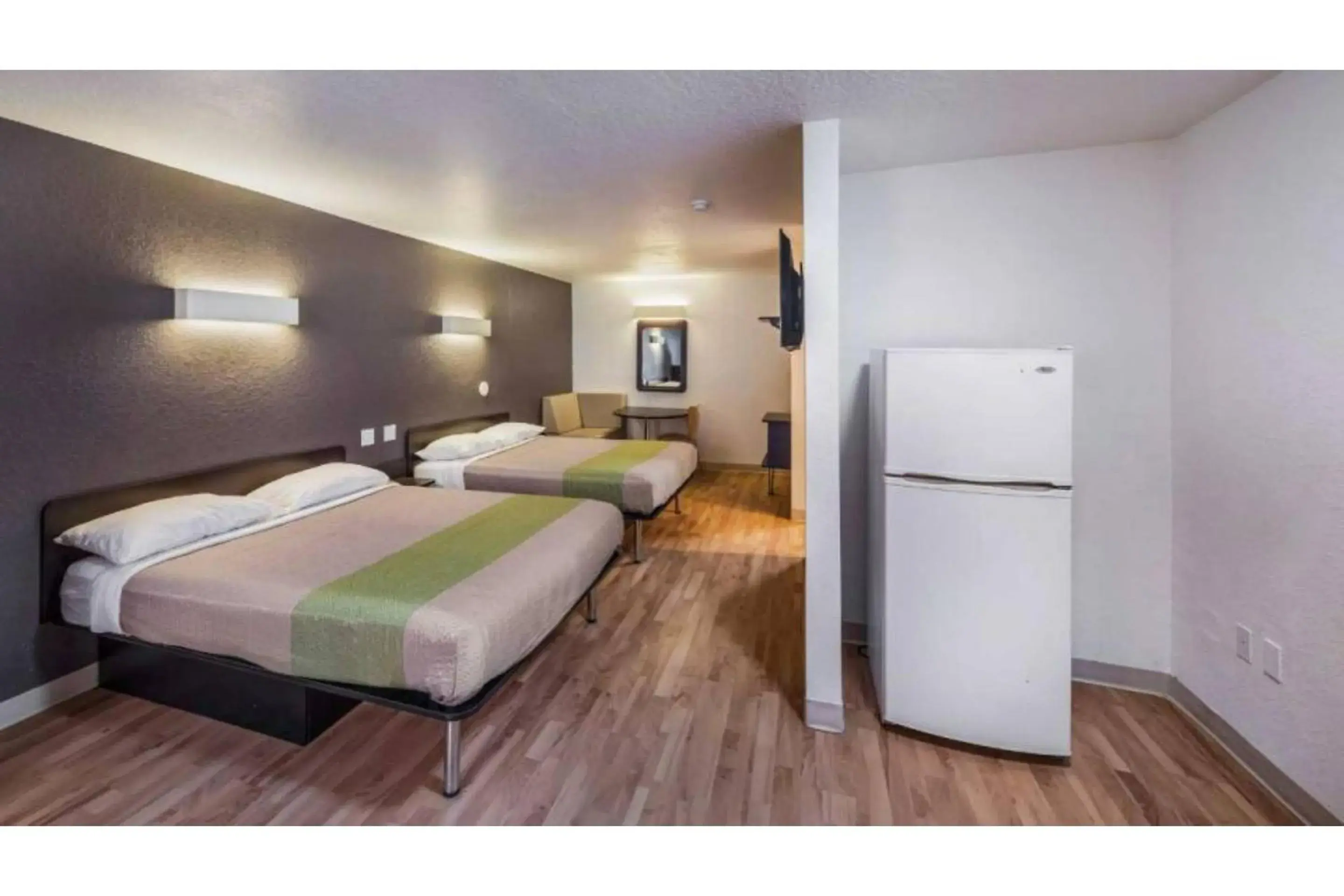 Bedroom, Bed in Studio 6 Irving, TX - Irving DFW Airport East Bedroom, Bed in Studio 6 Irving, TX - Irving DFW Airport East