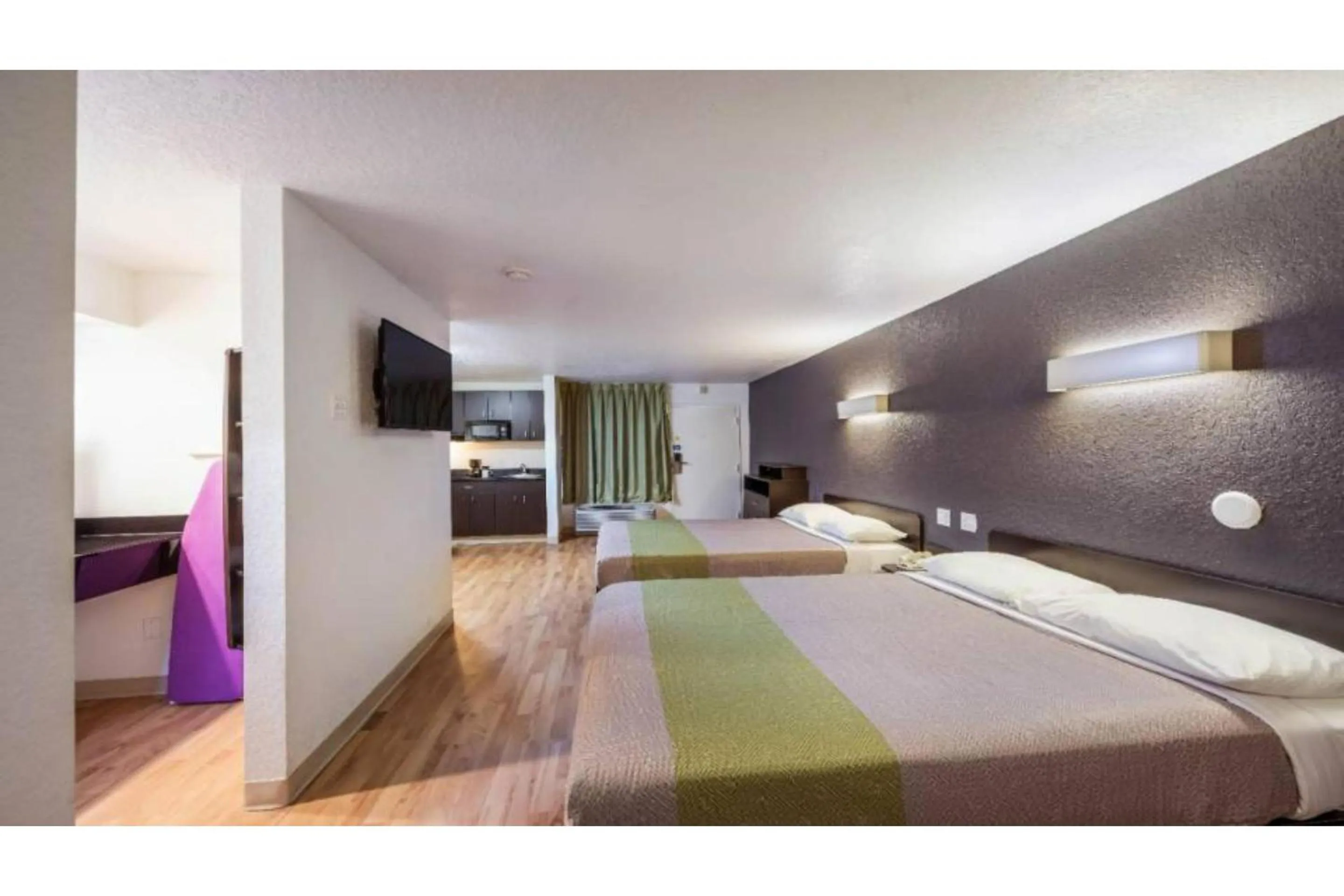 Bedroom, Bed in Studio 6 Irving, TX - Irving DFW Airport East