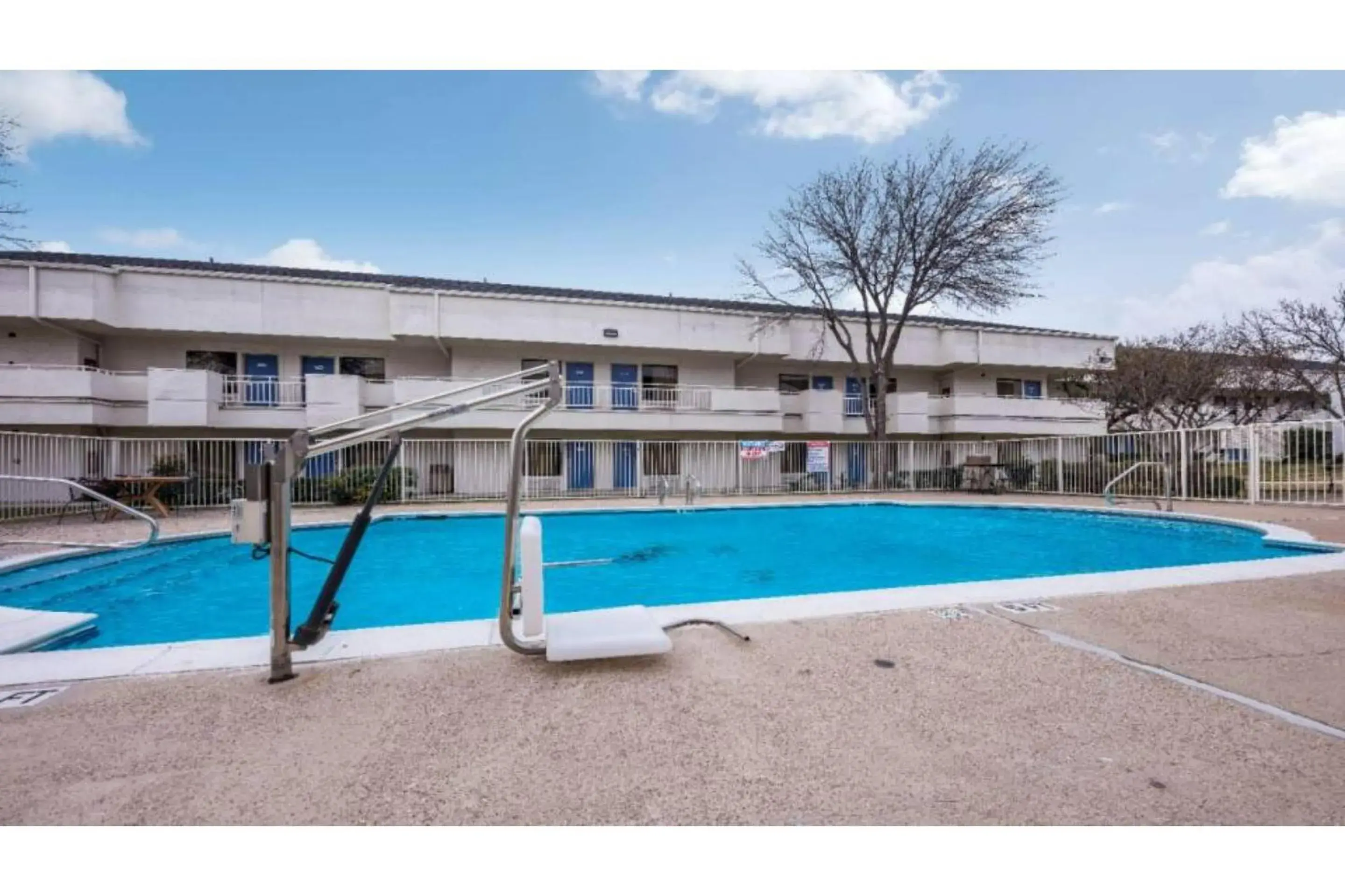 Swimming pool in Studio 6 Irving, TX - Irving DFW Airport East Swimming pool in Studio 6 Irving, TX - Irving DFW Airport East