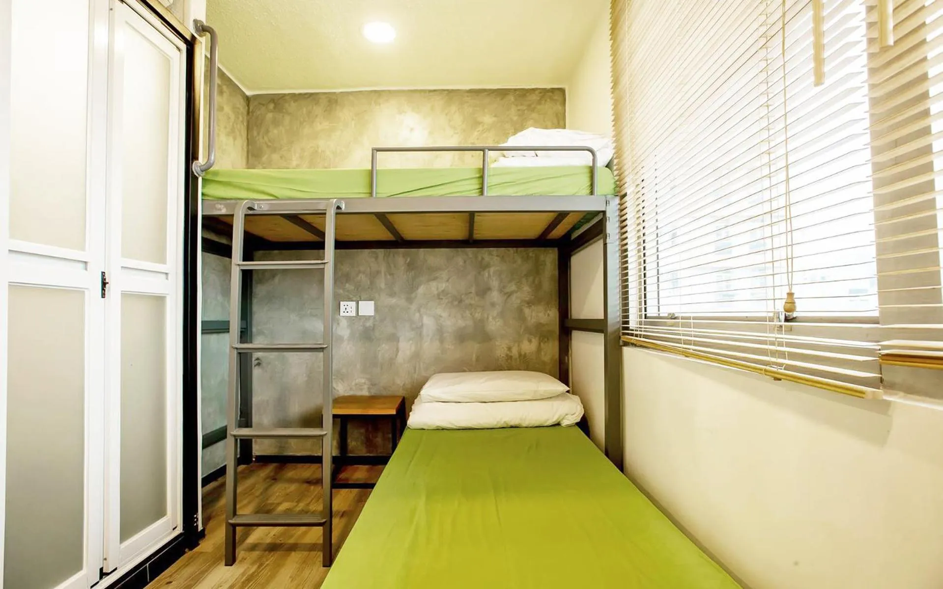 Photo of the whole room in Yesinn @YMT