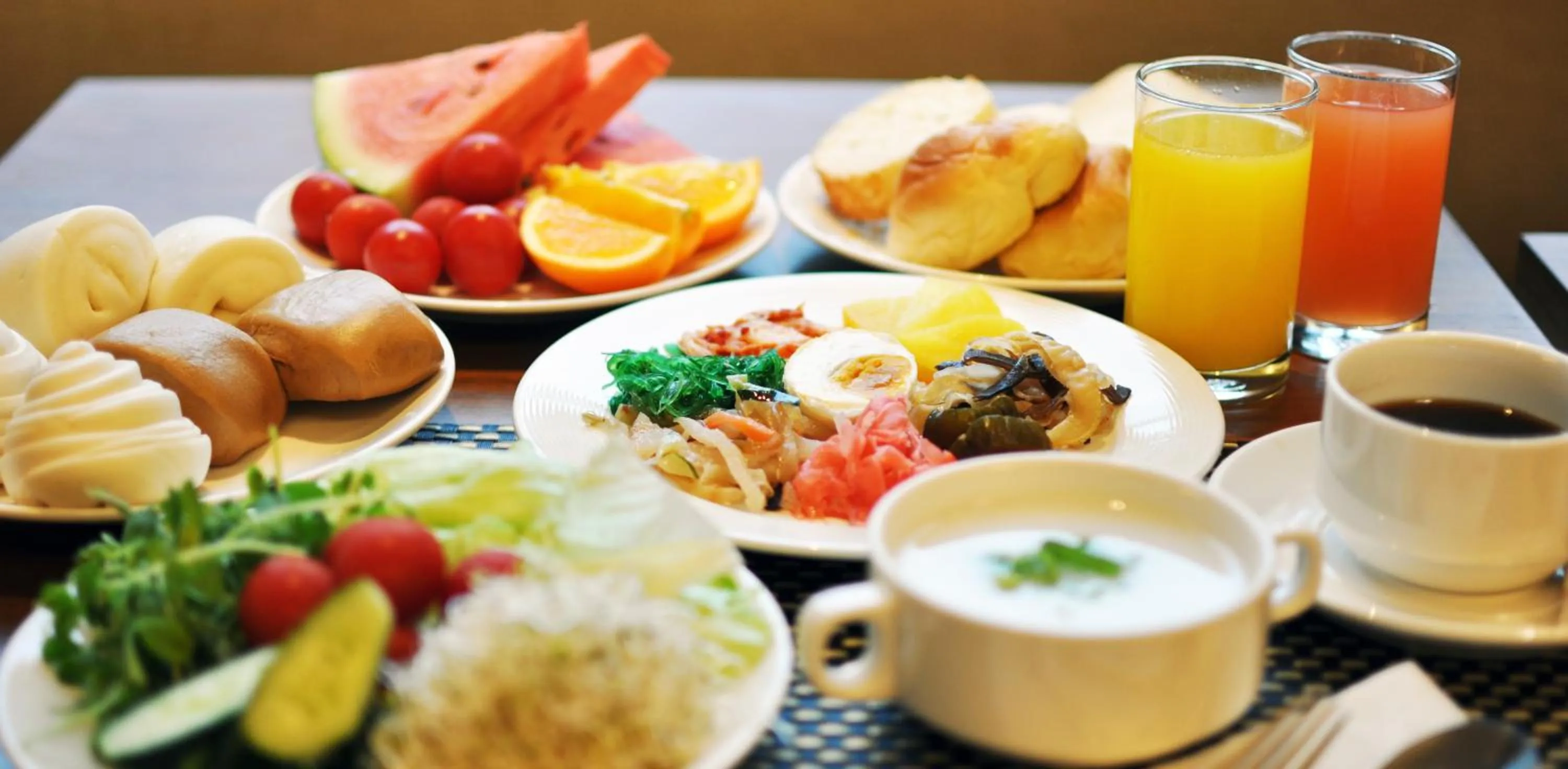 Buffet breakfast in Hotel Intrendy