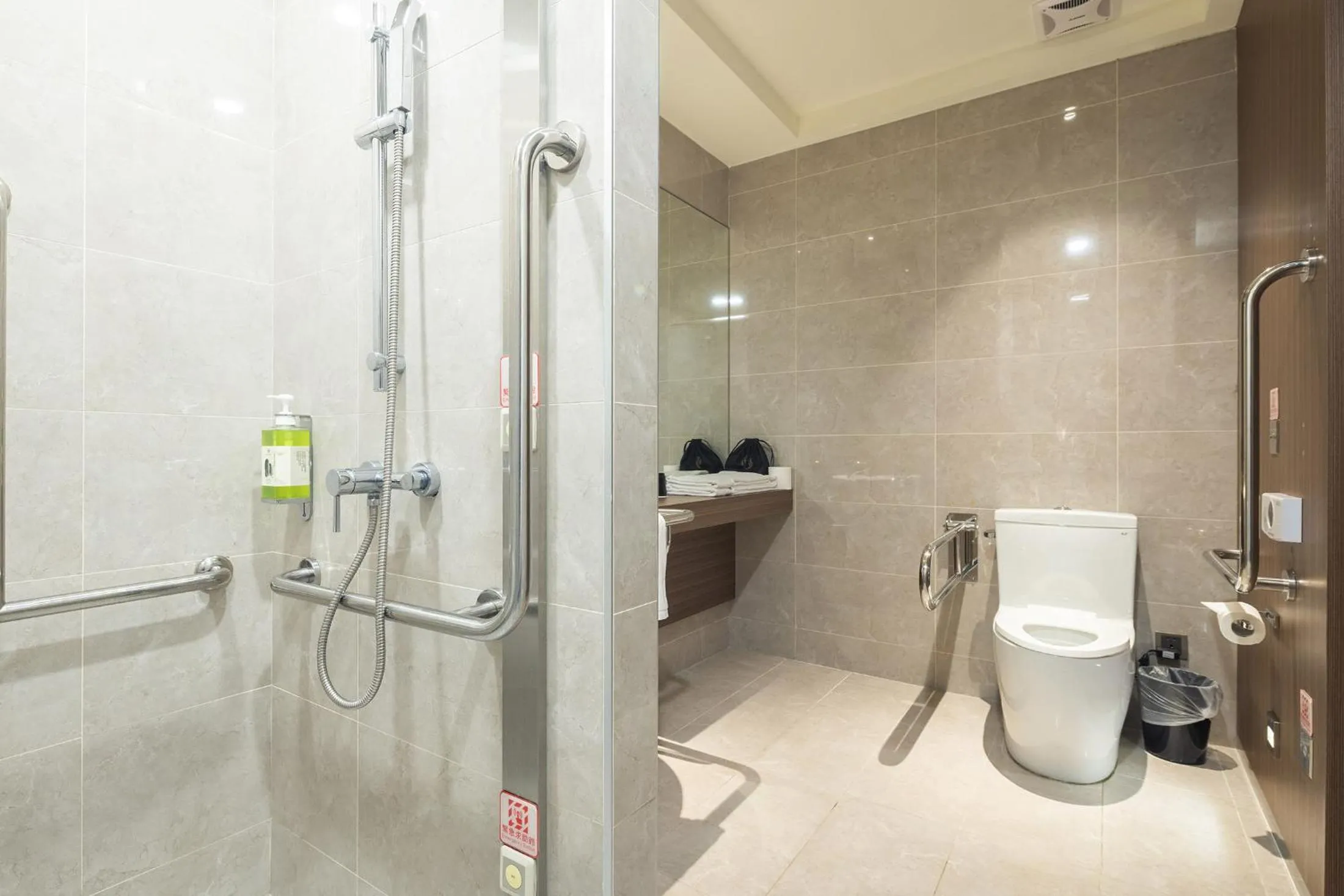 Toilet in Hotel Intrendy