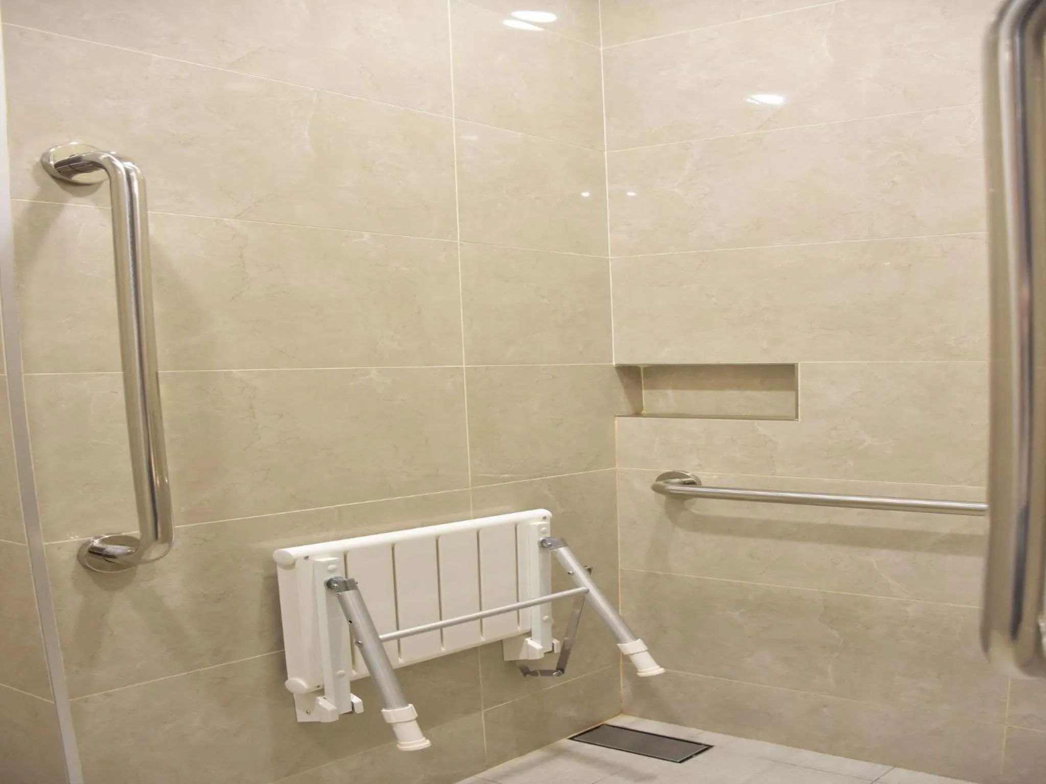 Shower in Hotel Intrendy