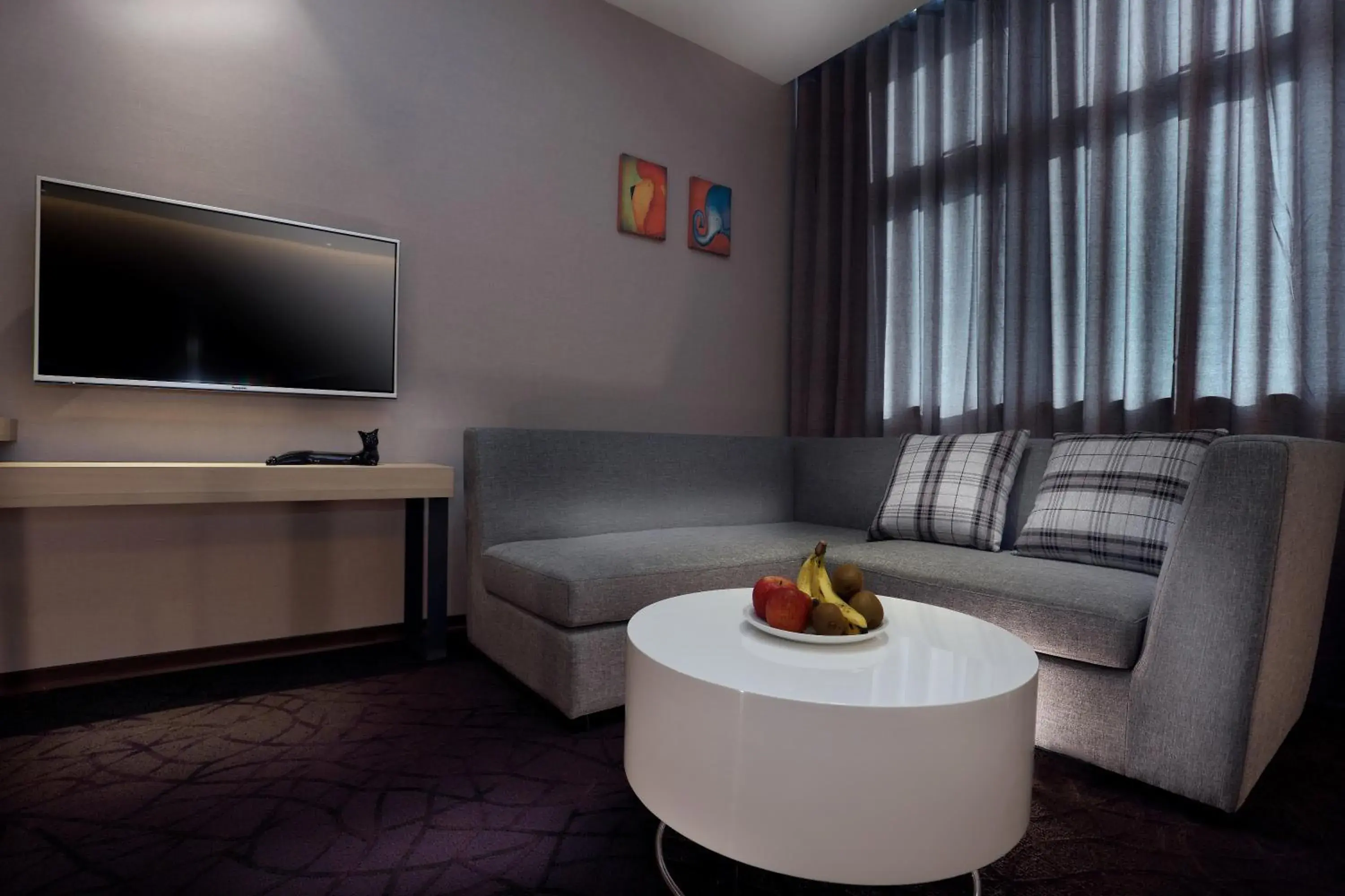 Bedroom, Seating Area in Hotel Intrendy