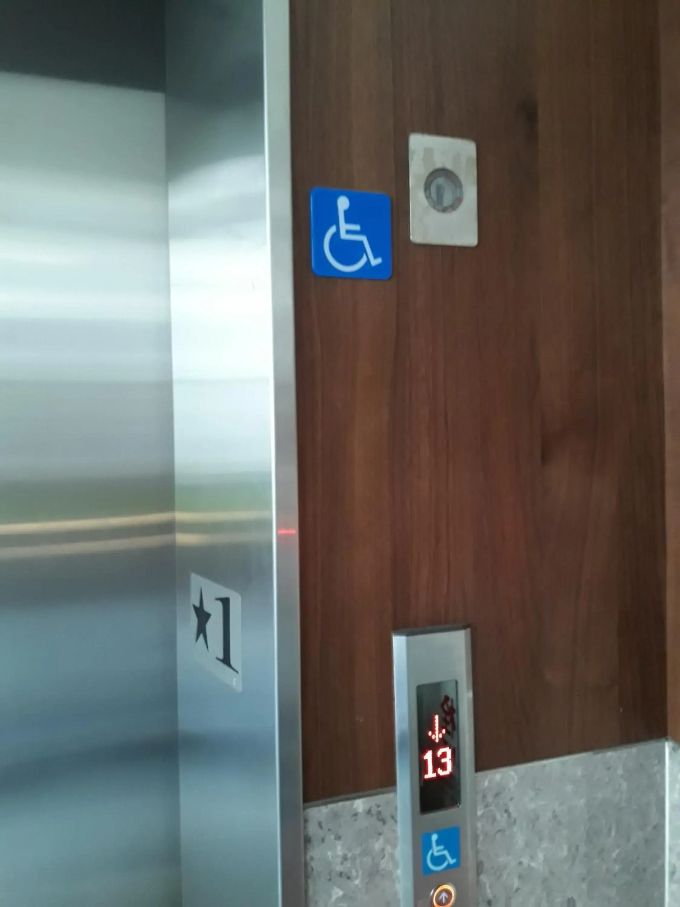 Facility for disabled guests in Hotel Intrendy