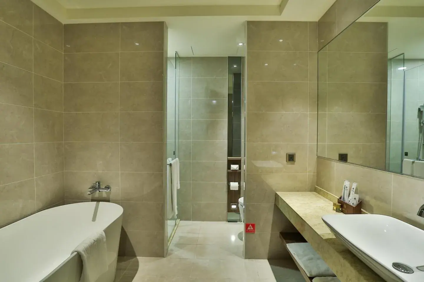 Shower, Bathroom in Hotel Intrendy