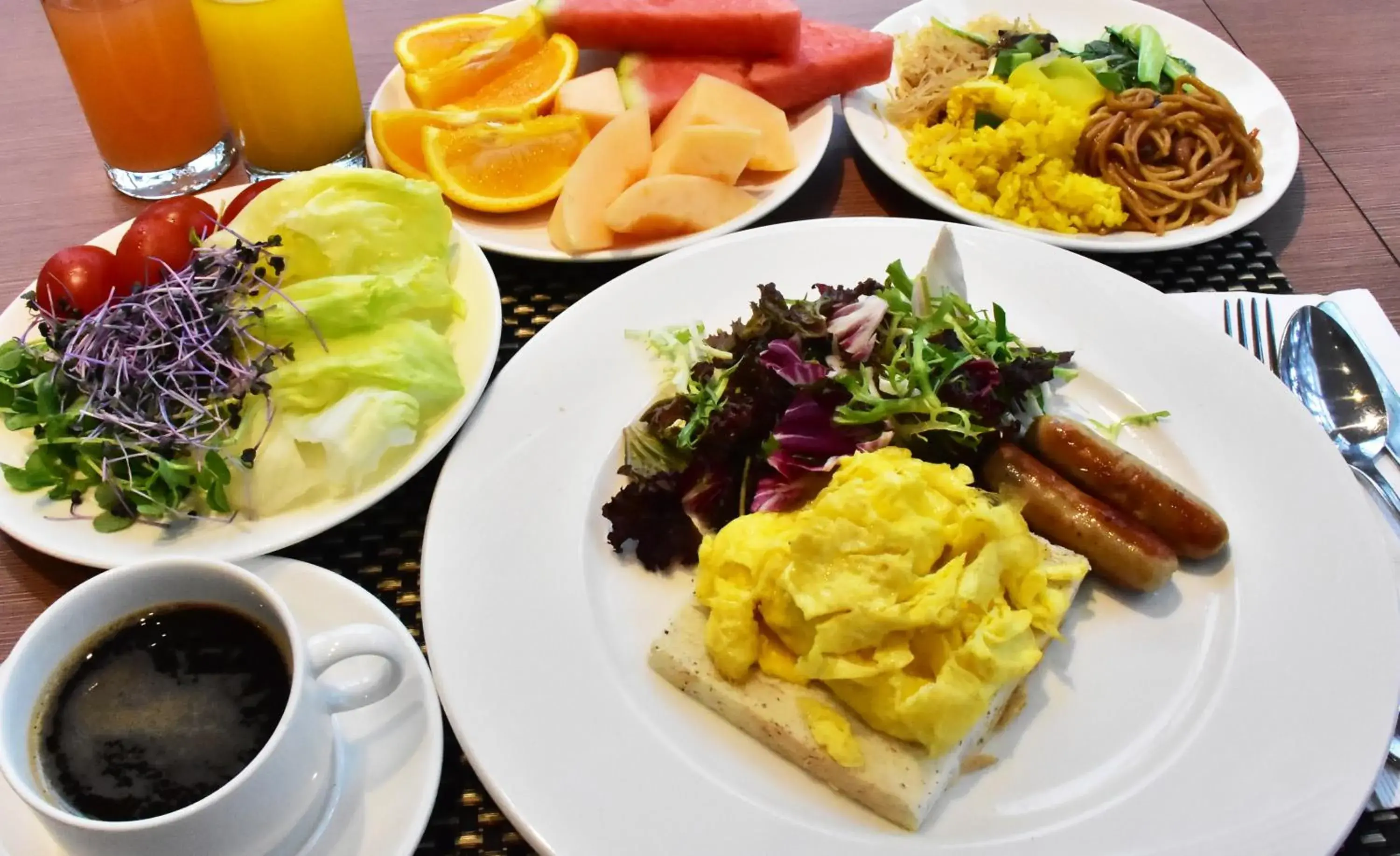 Buffet breakfast, Food in Hotel Intrendy