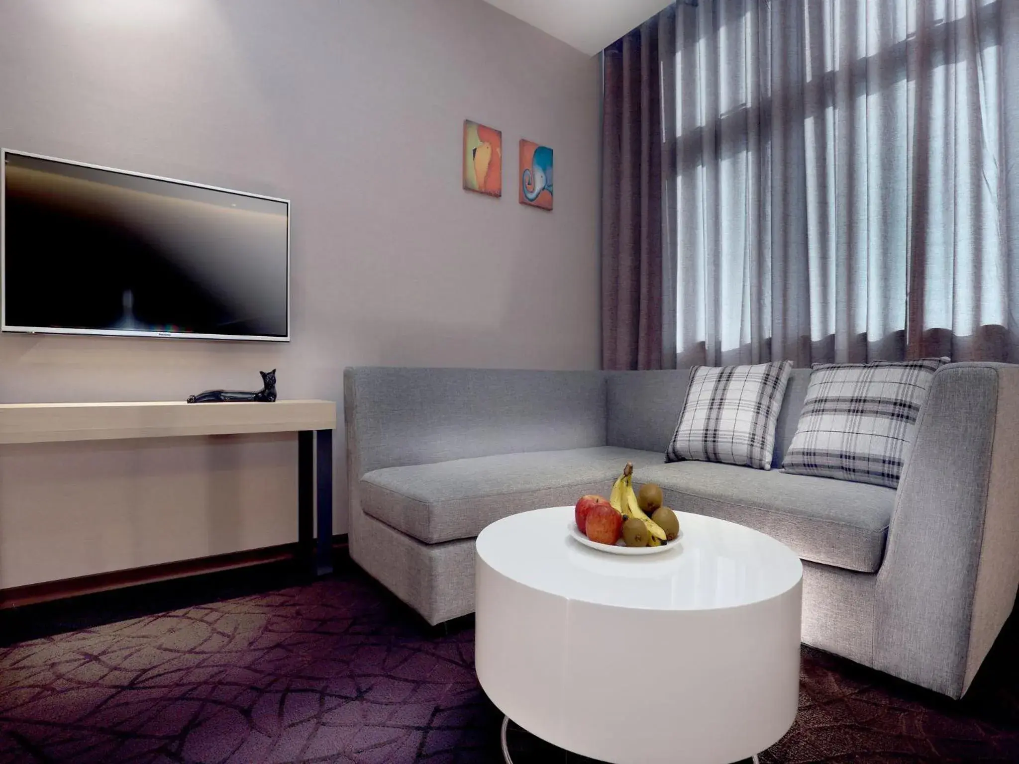 TV and multimedia, Seating Area in Hotel Intrendy