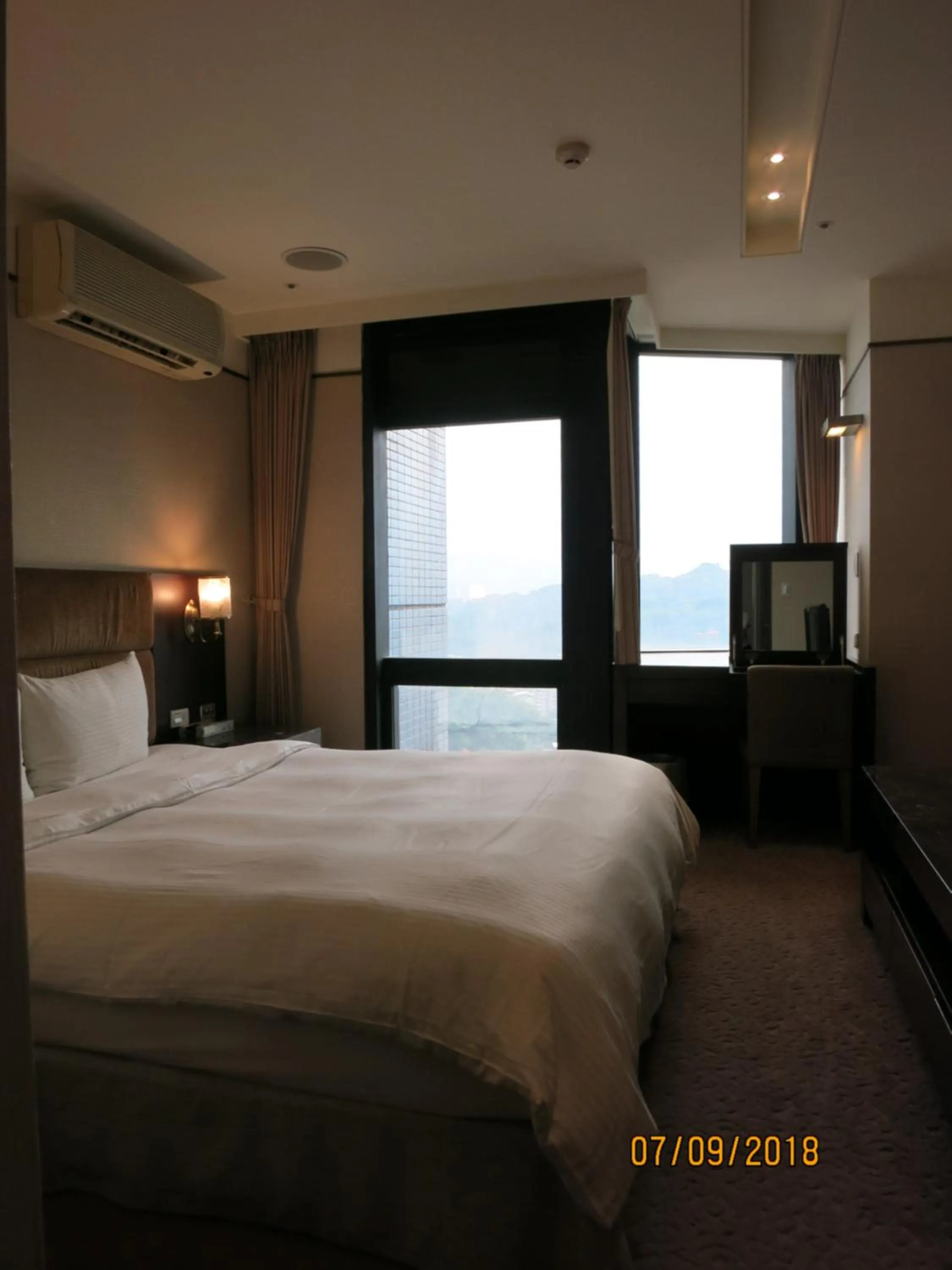 Mountain view, Bed in Rhine Inn