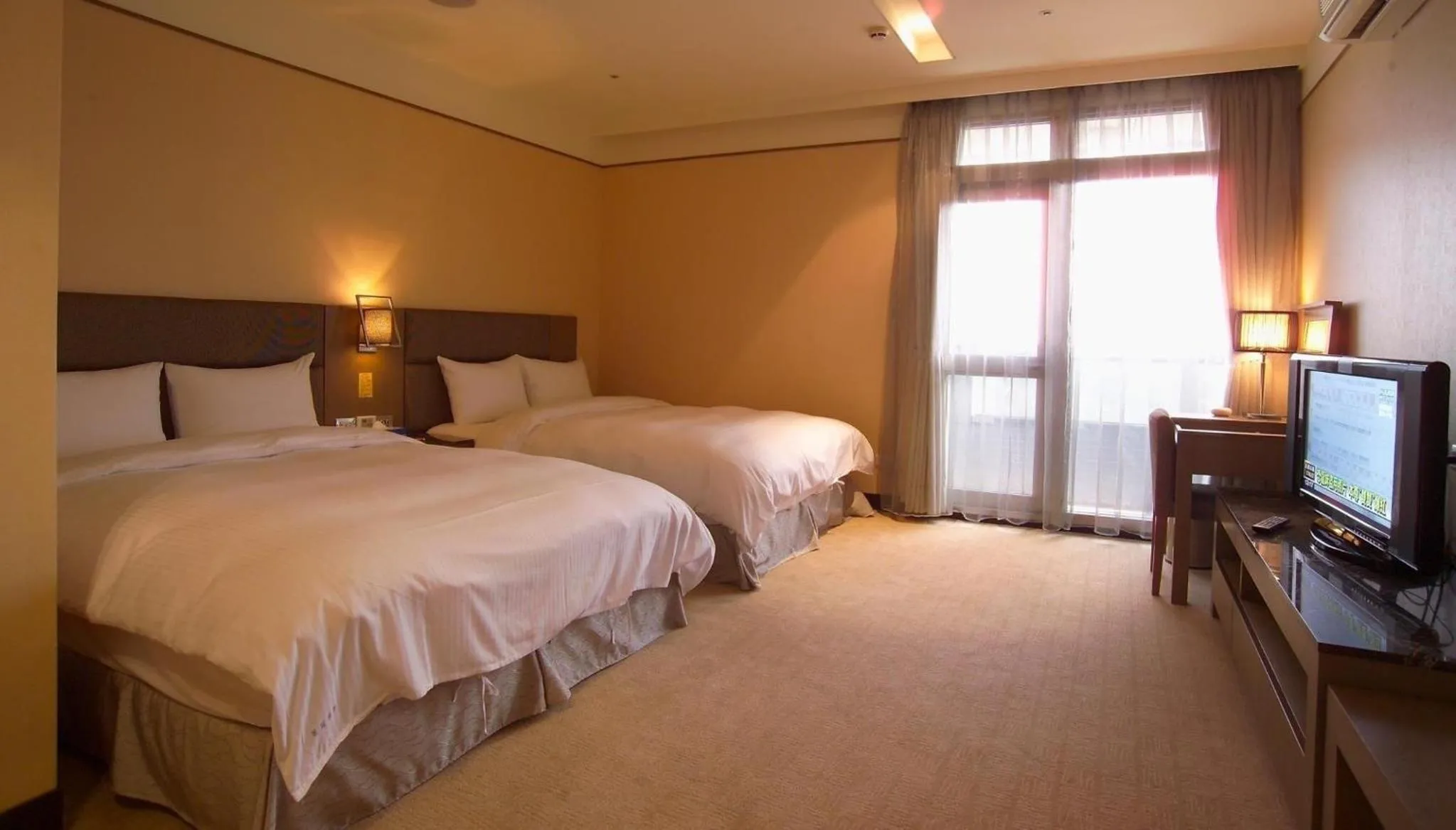 Photo of the whole room, Bed in Rhine Inn