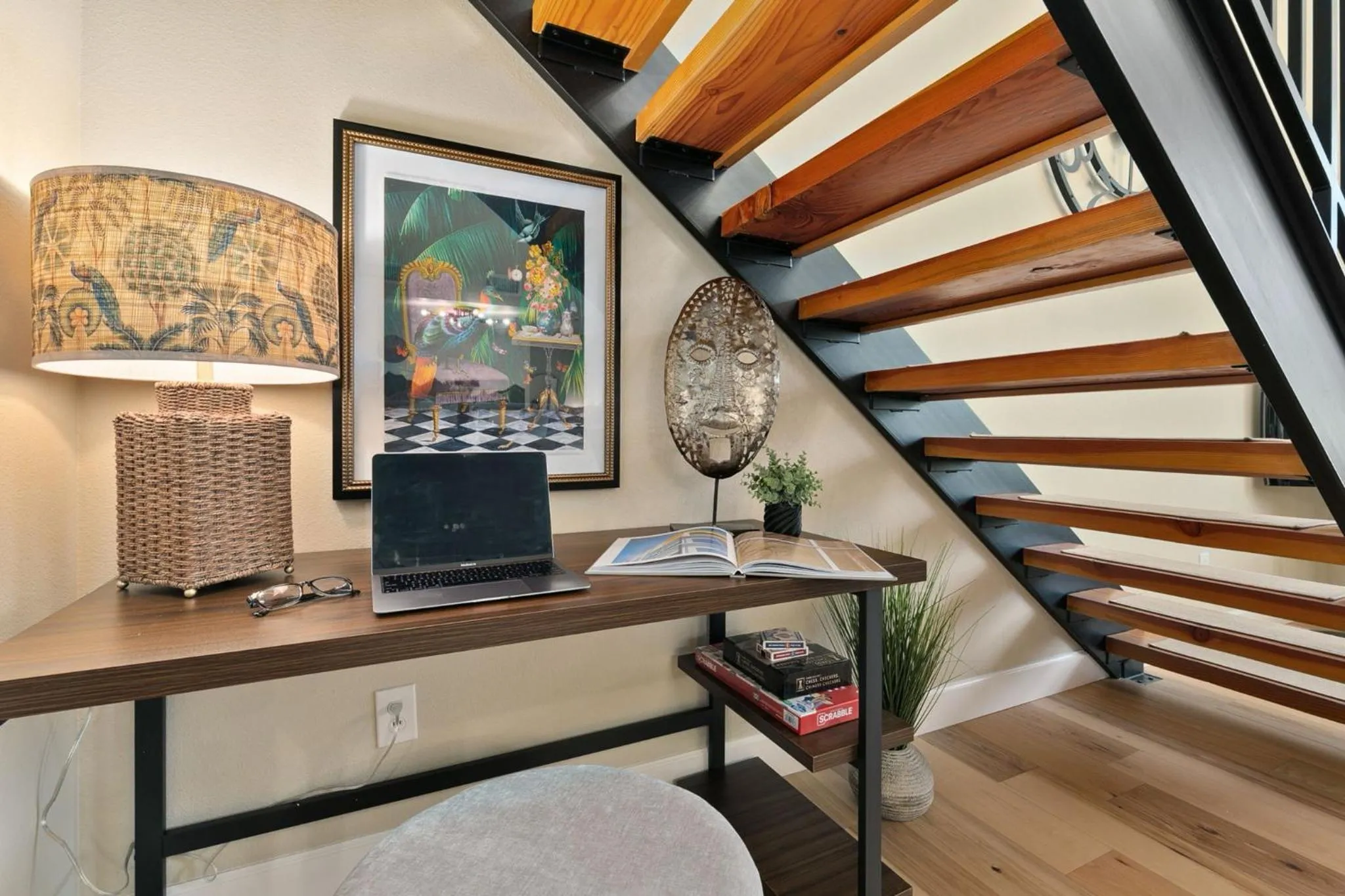 Royal Perch - Chic Old Town Loft with King Suite