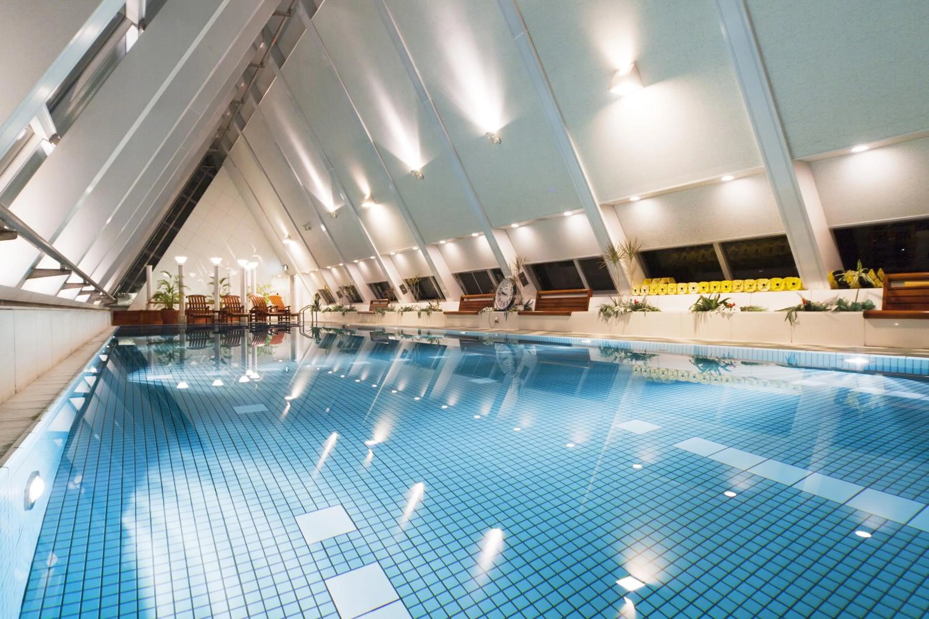 Swimming pool in Urayasu Brighton Hotel Tokyo Bay