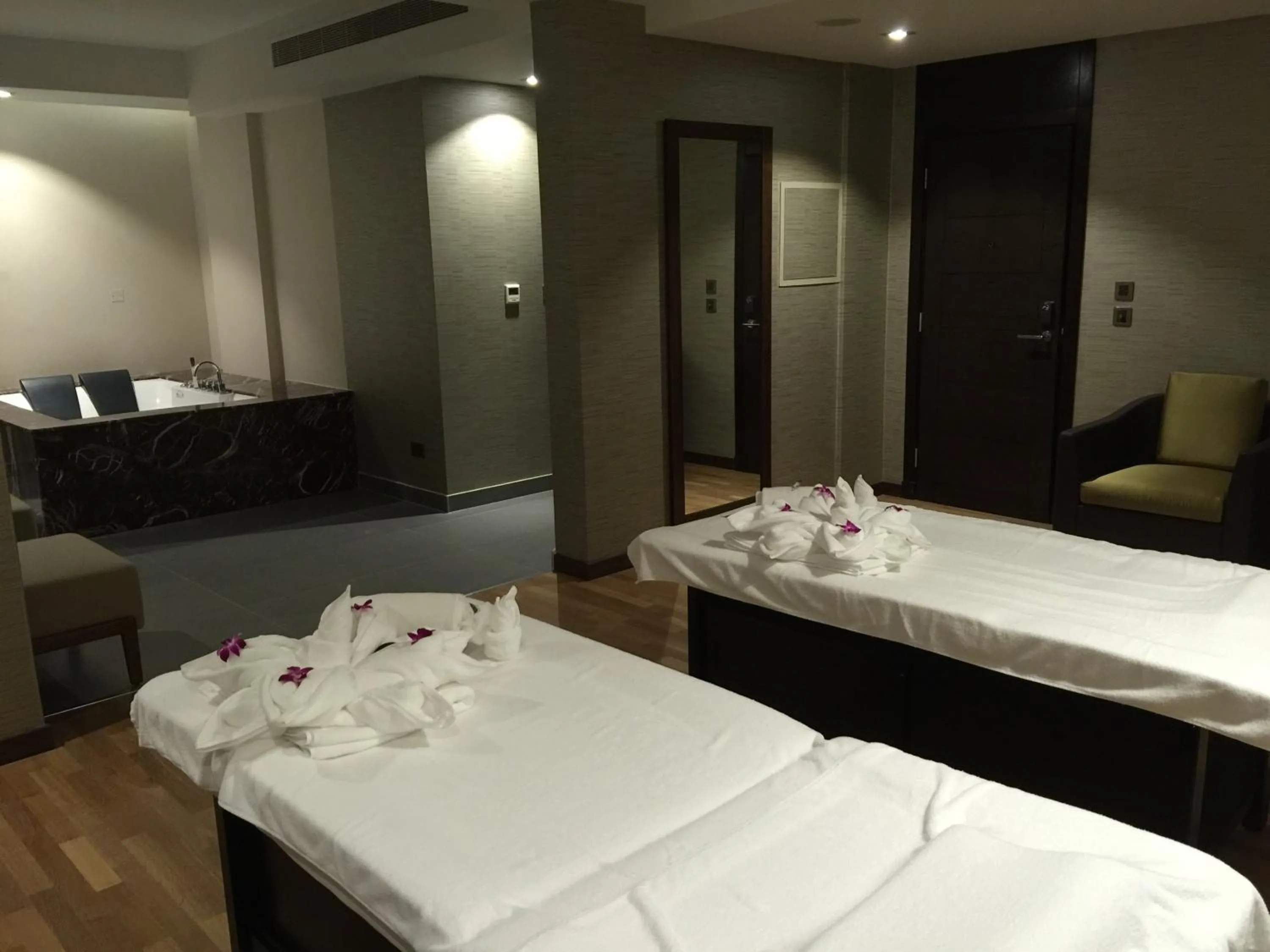 Massage, Bed in Ramee Rose Hotel