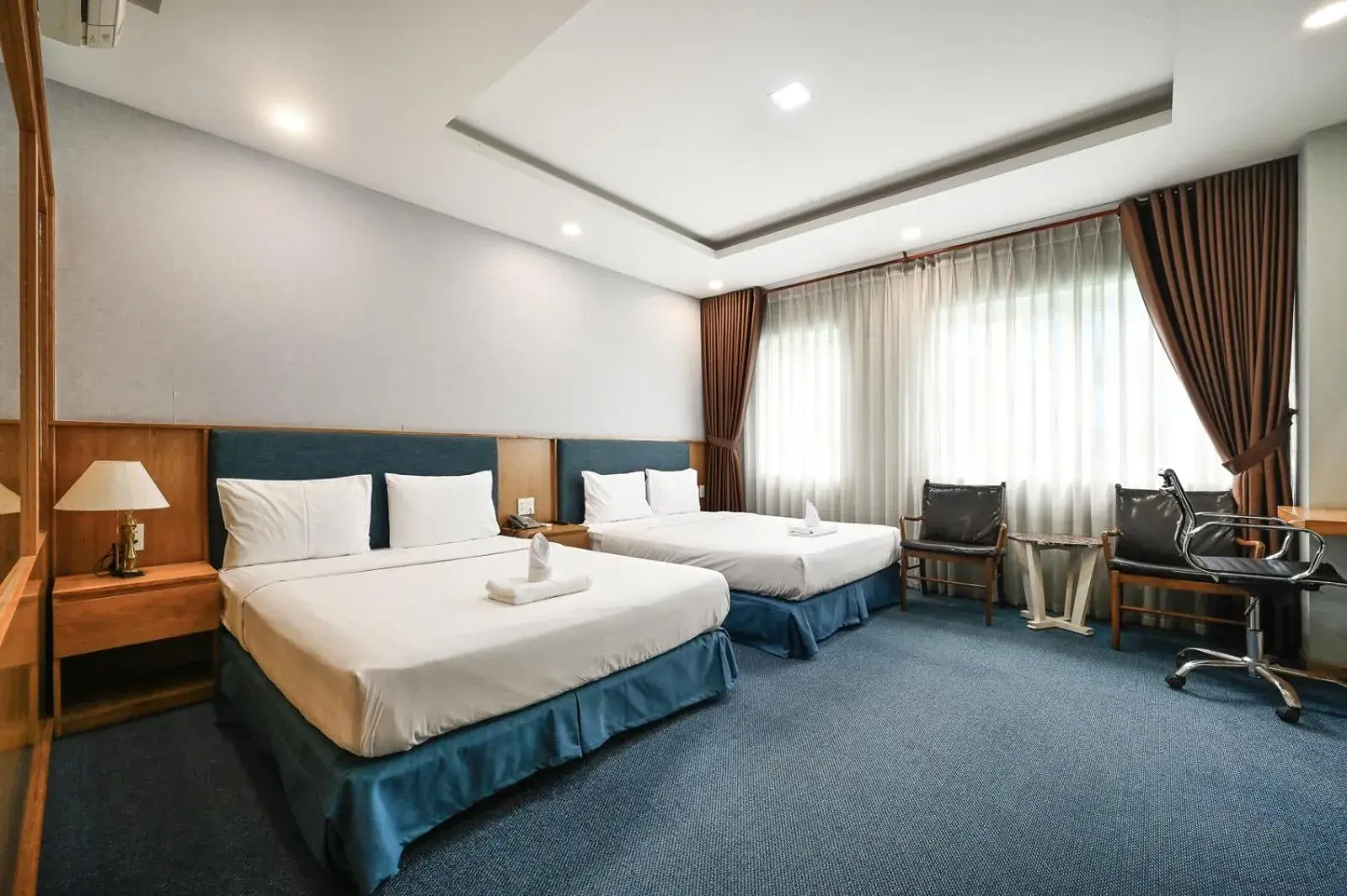 Twin Room with View in Sunshine Airport Hotel Twin Room with View in Sunshine Airport Hotel