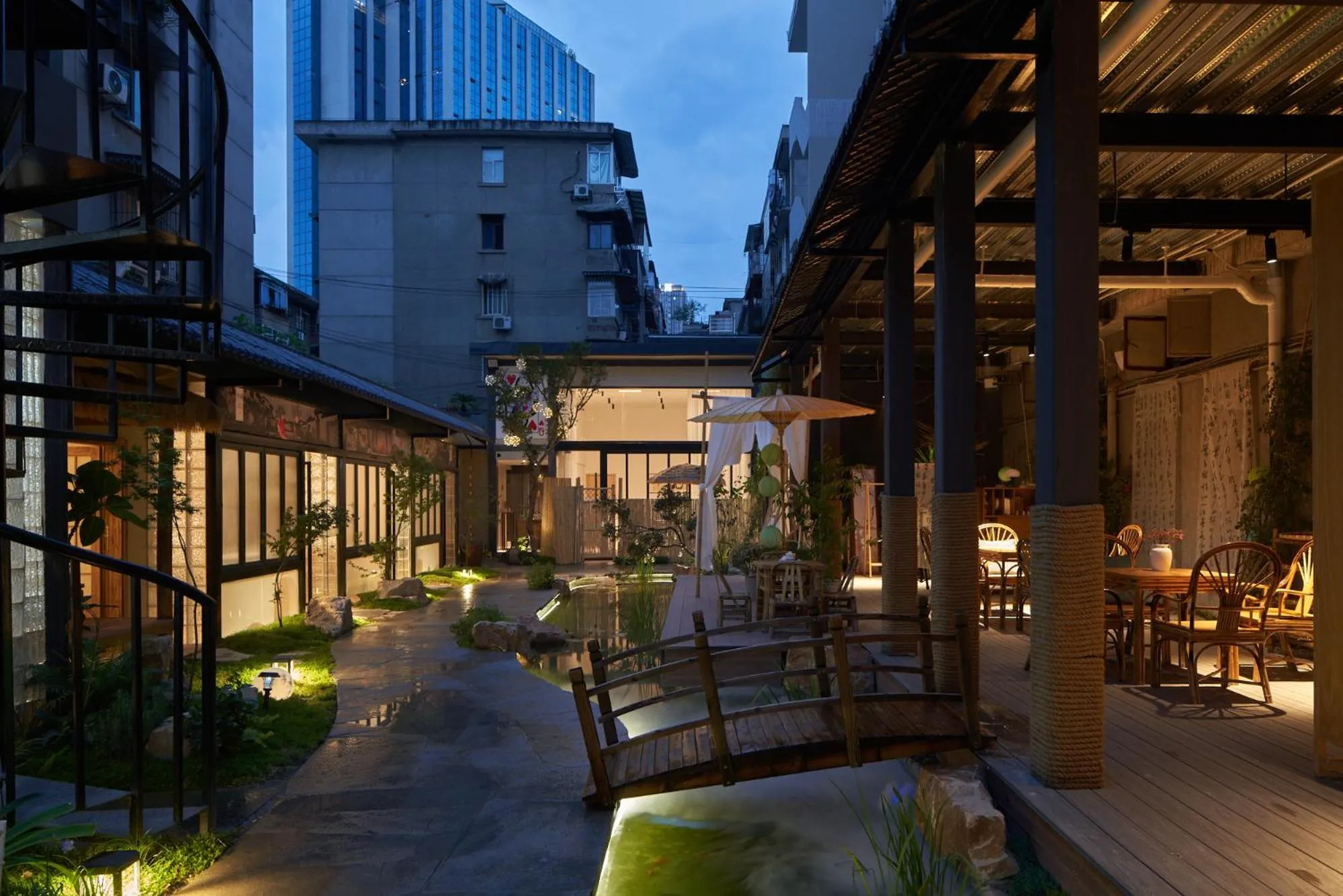 Day in The Hidden House Aesthetic Life Courtyard Hotel Kuanzhai Alley People's Park Subway Station Branch