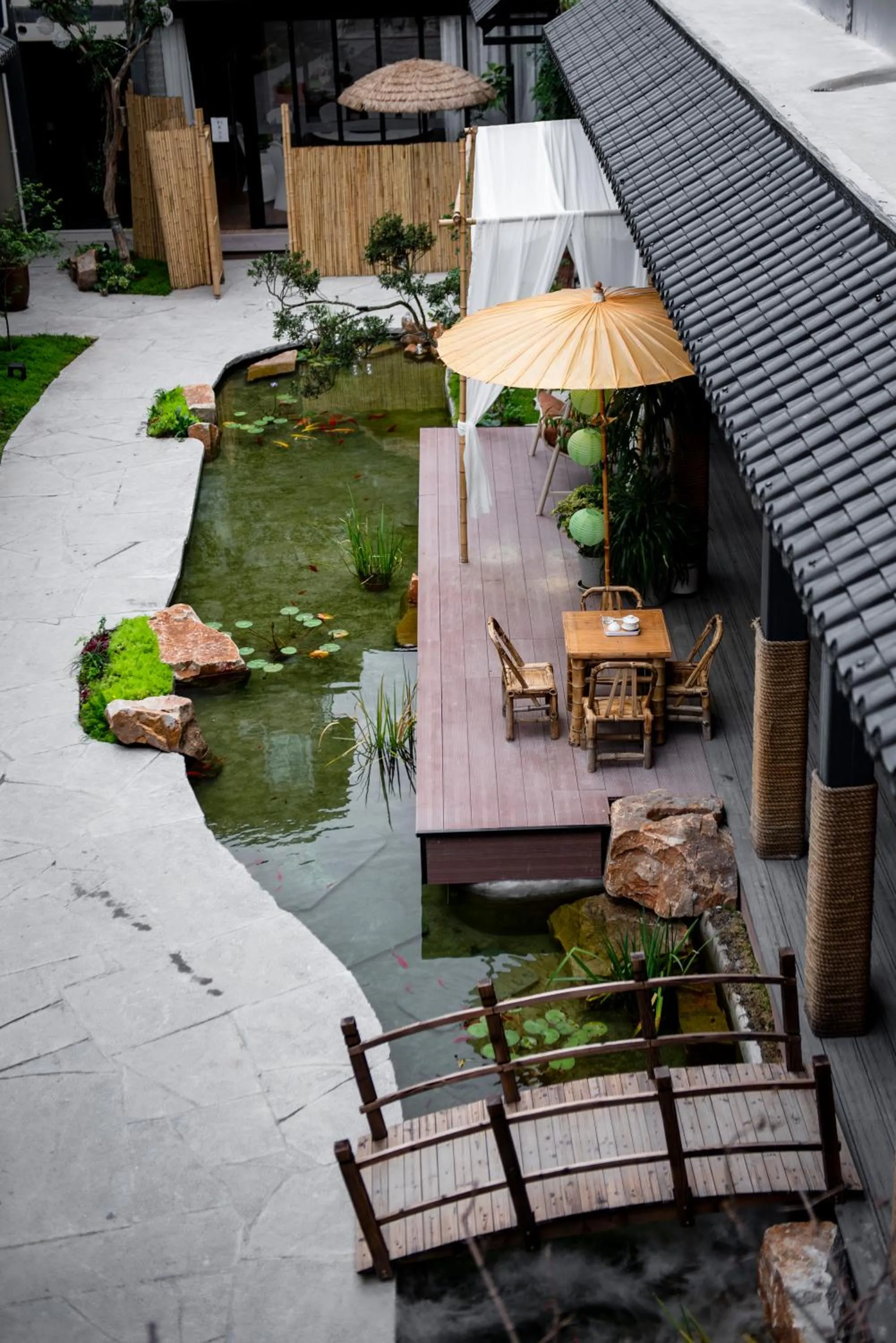 Day in The Hidden House Aesthetic Life Courtyard Hotel Kuanzhai Alley People's Park Subway Station Branch