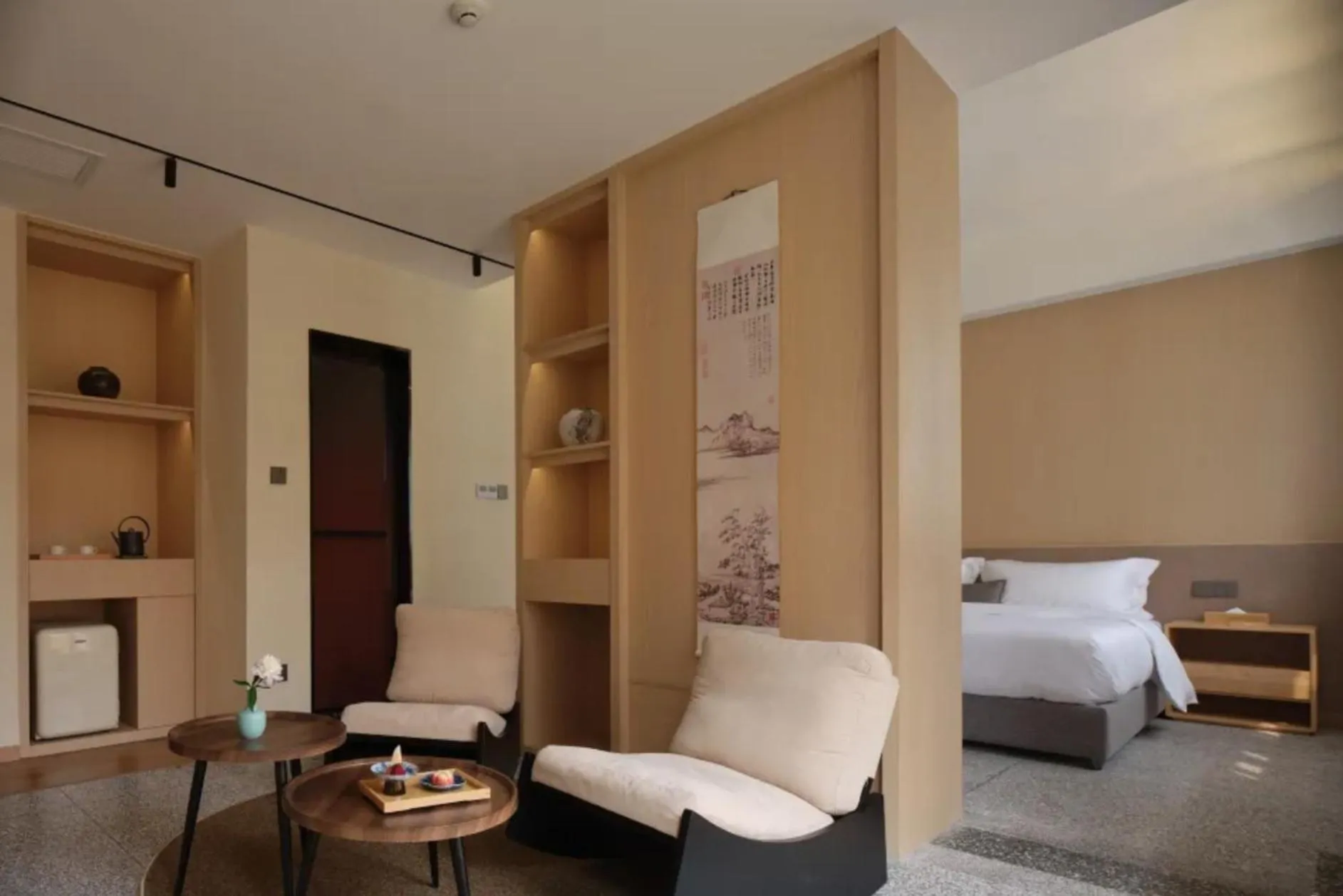 Photo of the whole room, Bed in The Hidden House Aesthetic Life Courtyard Hotel Kuanzhai Alley People's Park Subway Station Branch