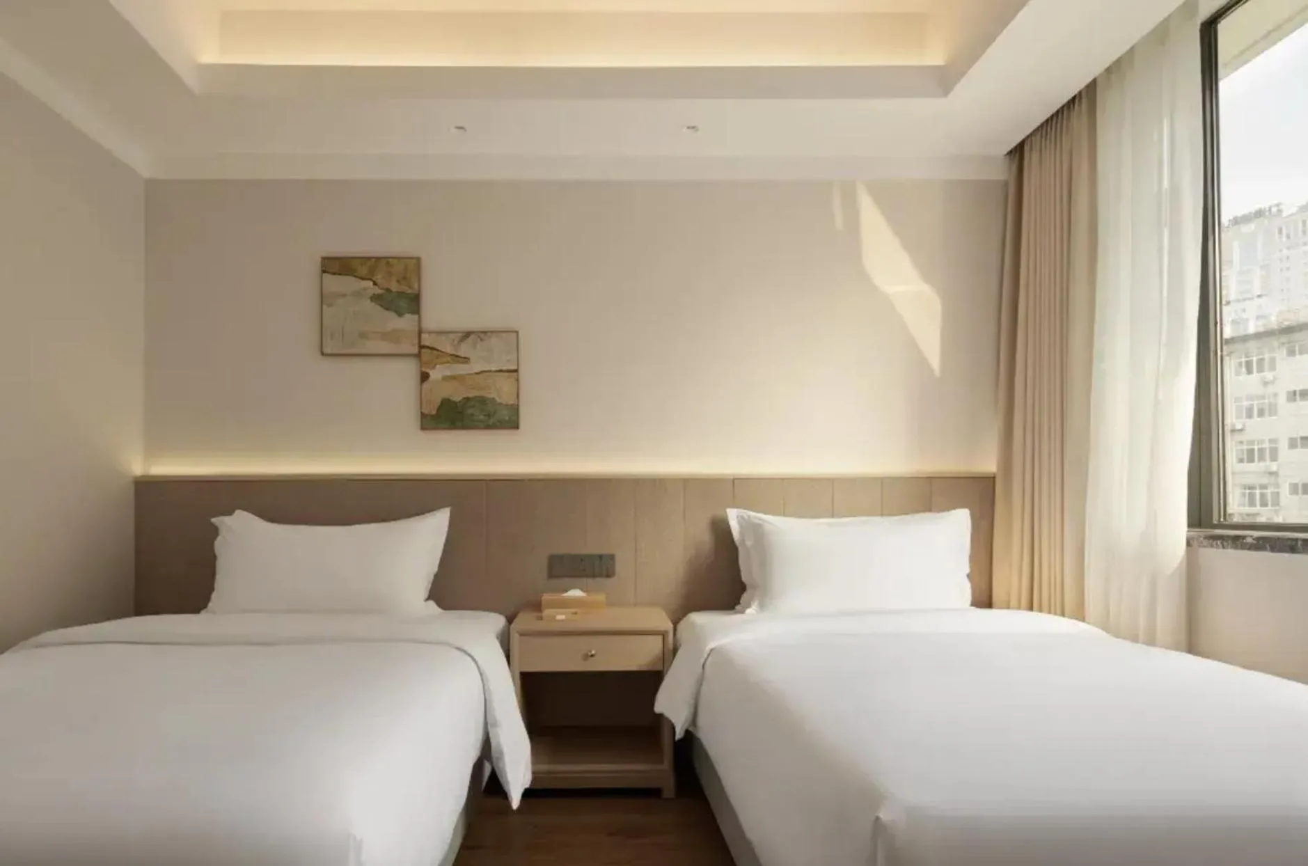 Bed in The Hidden House Aesthetic Life Courtyard Hotel Kuanzhai Alley People's Park Subway Station Branch