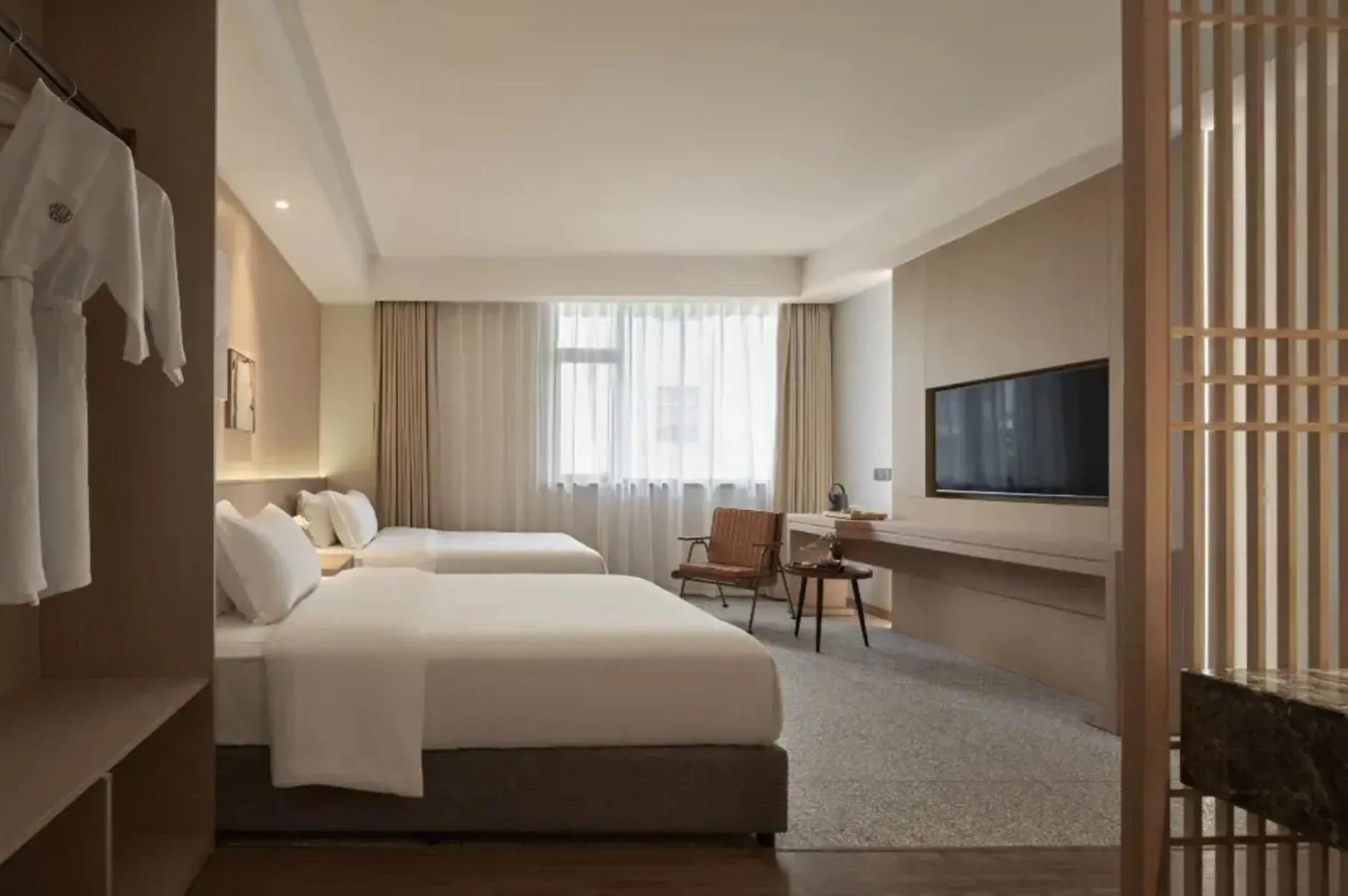 Photo of the whole room, Bed in The Hidden House Aesthetic Life Courtyard Hotel Kuanzhai Alley People's Park Subway Station Branch