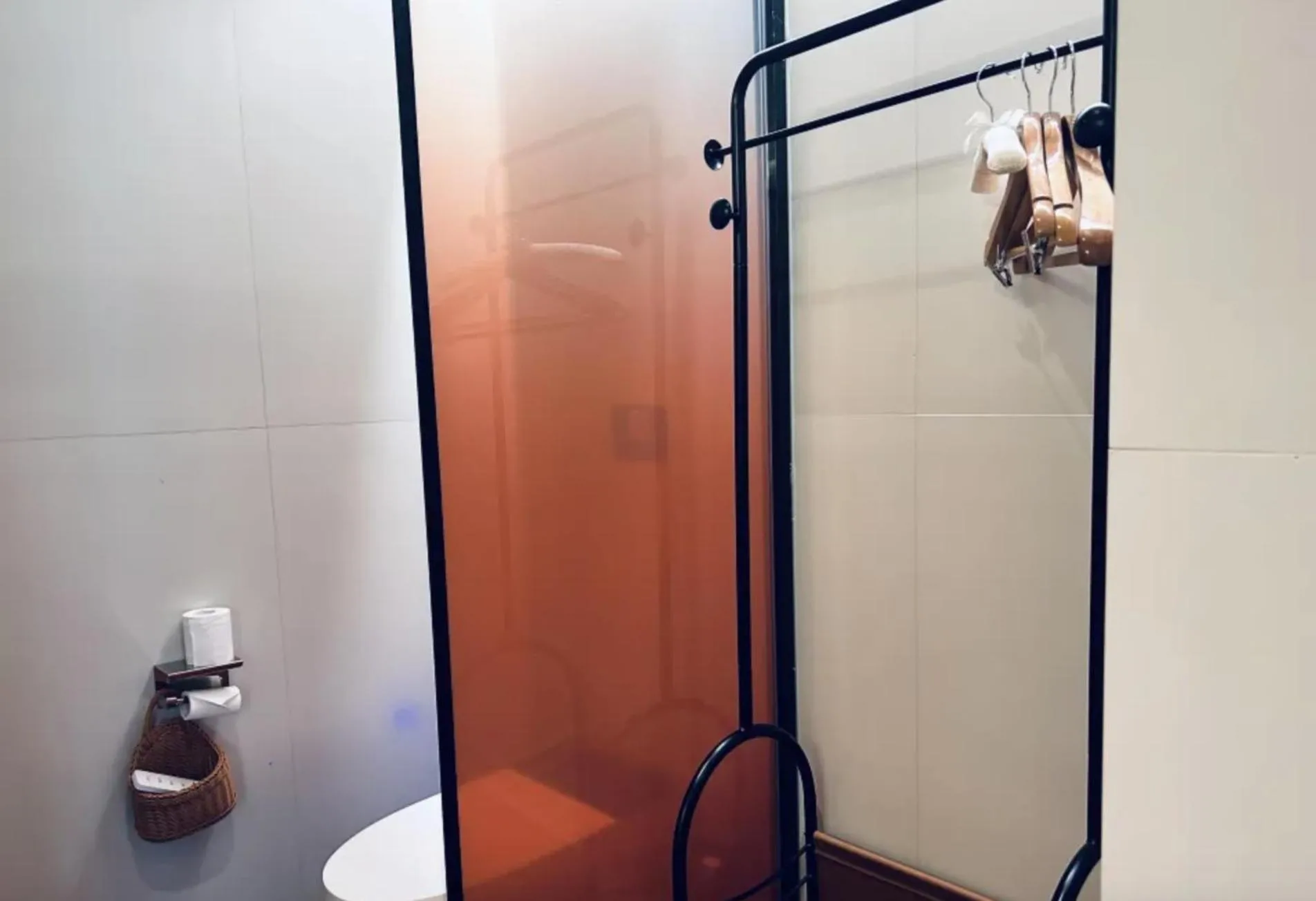Shower in The Hidden House Aesthetic Life Courtyard Hotel Kuanzhai Alley People's Park Subway Station Branch