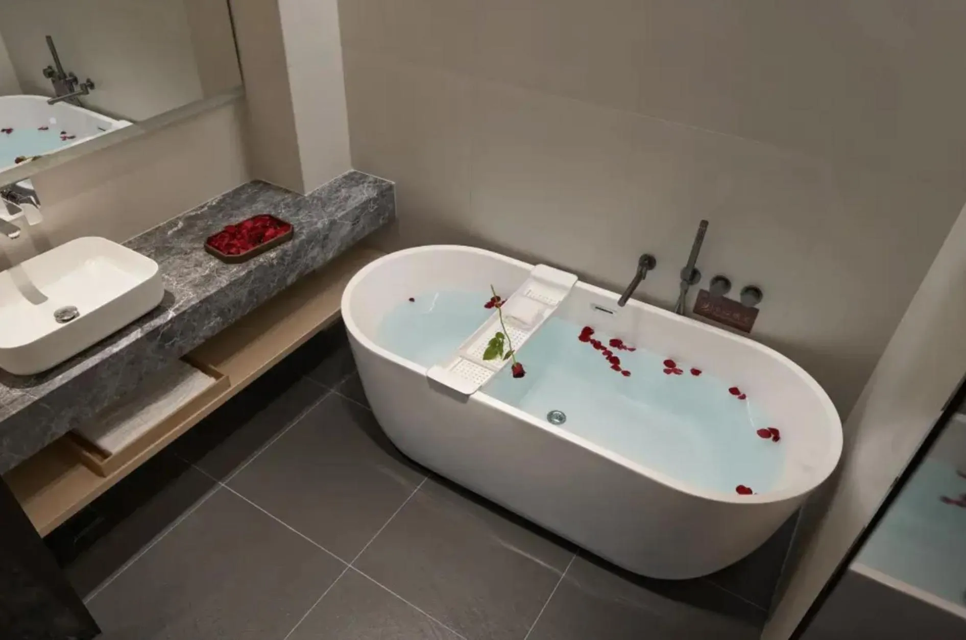 Bathroom in The Hidden House Aesthetic Life Courtyard Hotel Kuanzhai Alley People's Park Subway Station Branch