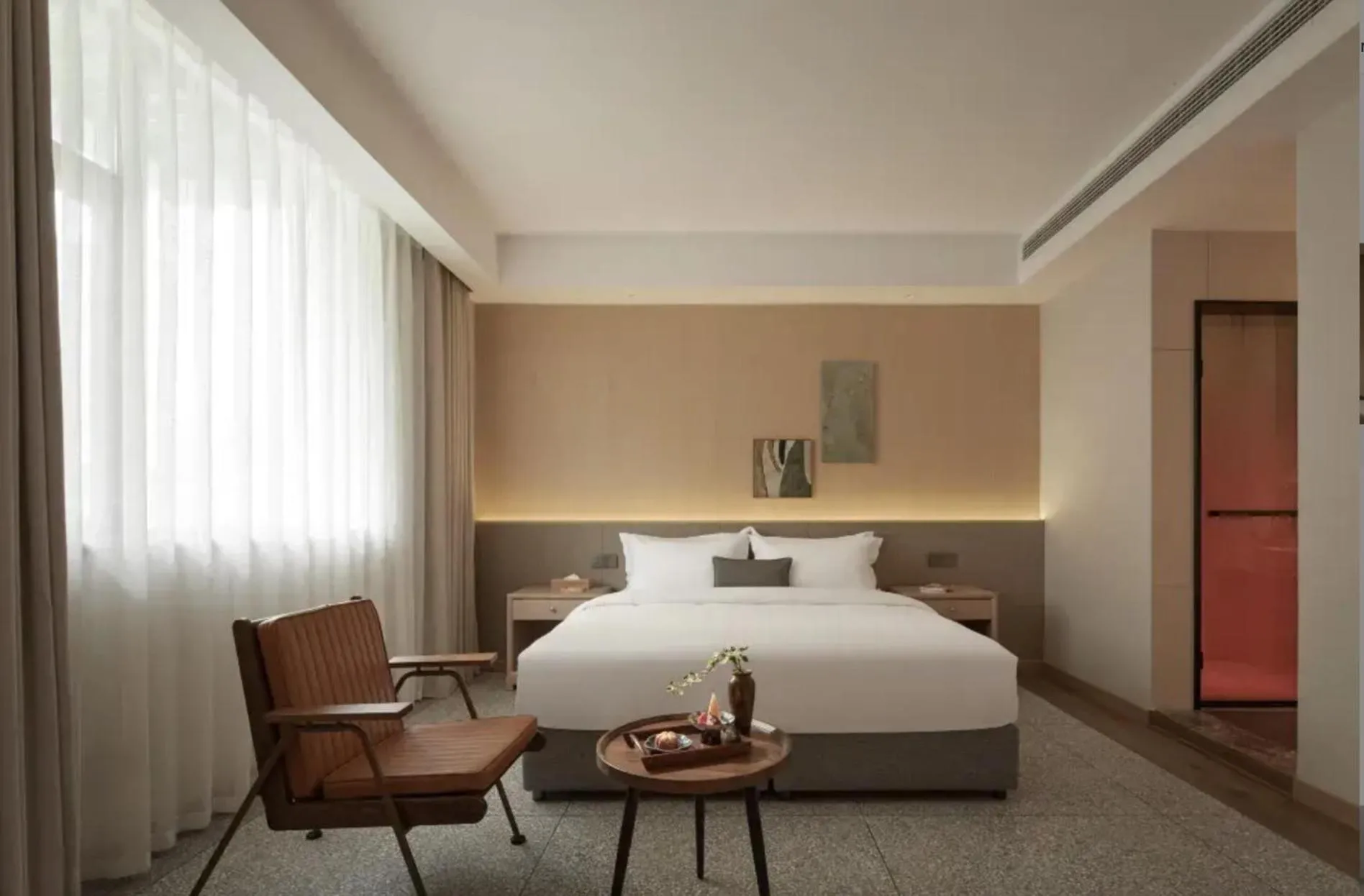 Photo of the whole room, Bed in The Hidden House Aesthetic Life Courtyard Hotel Kuanzhai Alley People's Park Subway Station Branch