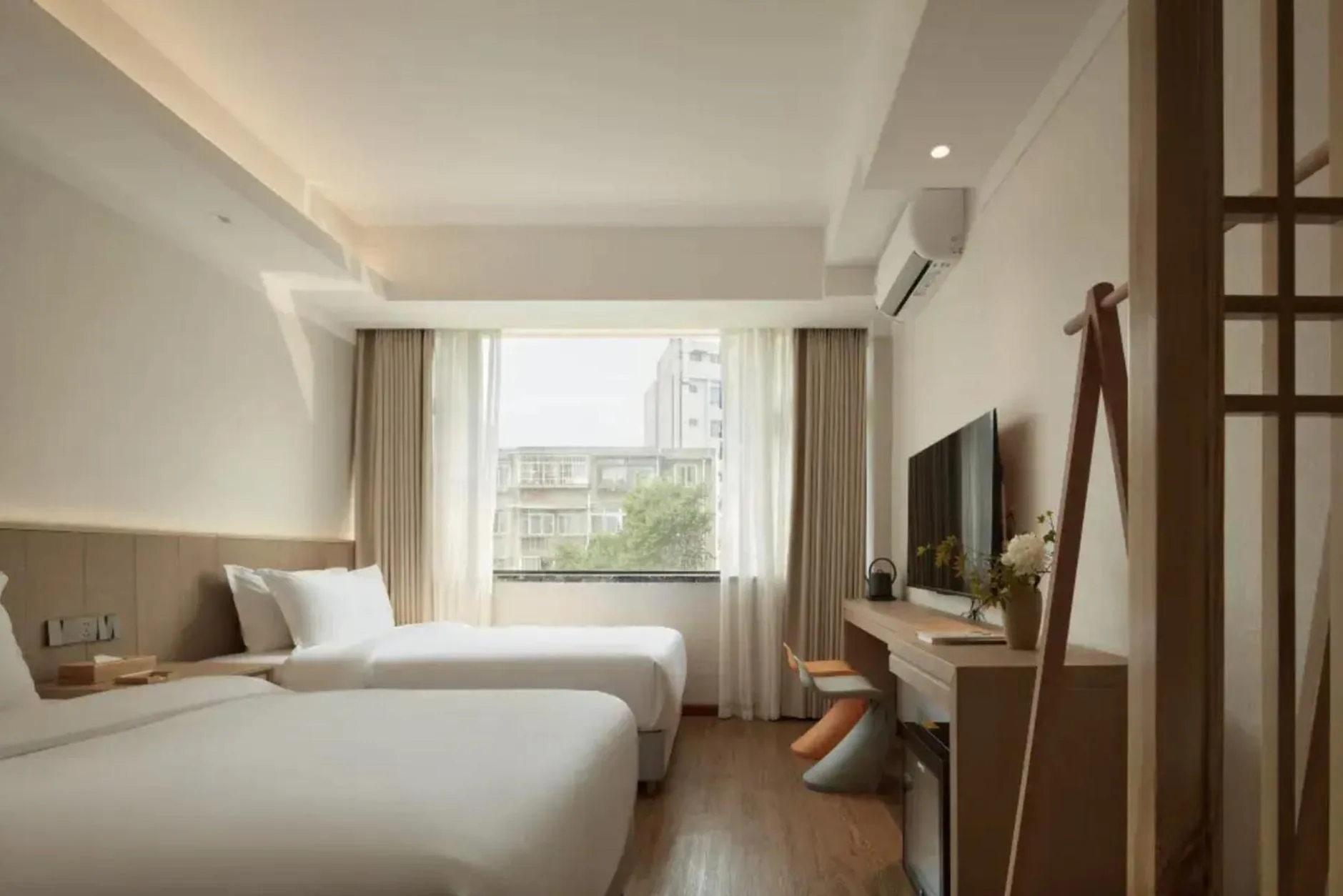 TV and multimedia, Bed in The Hidden House Aesthetic Life Courtyard Hotel Kuanzhai Alley People's Park Subway Station Branch