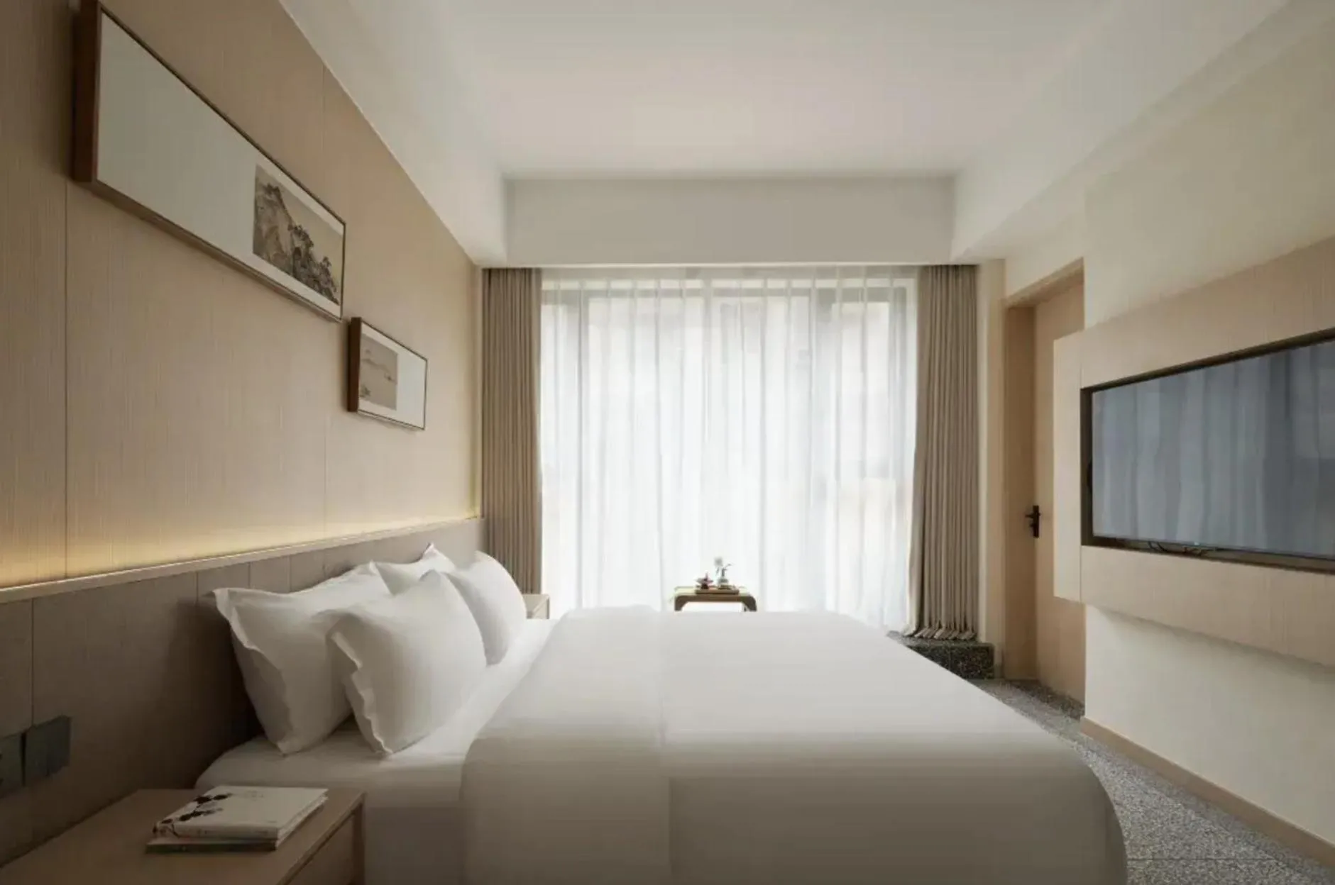 Bed in The Hidden House Aesthetic Life Courtyard Hotel Kuanzhai Alley People's Park Subway Station Branch