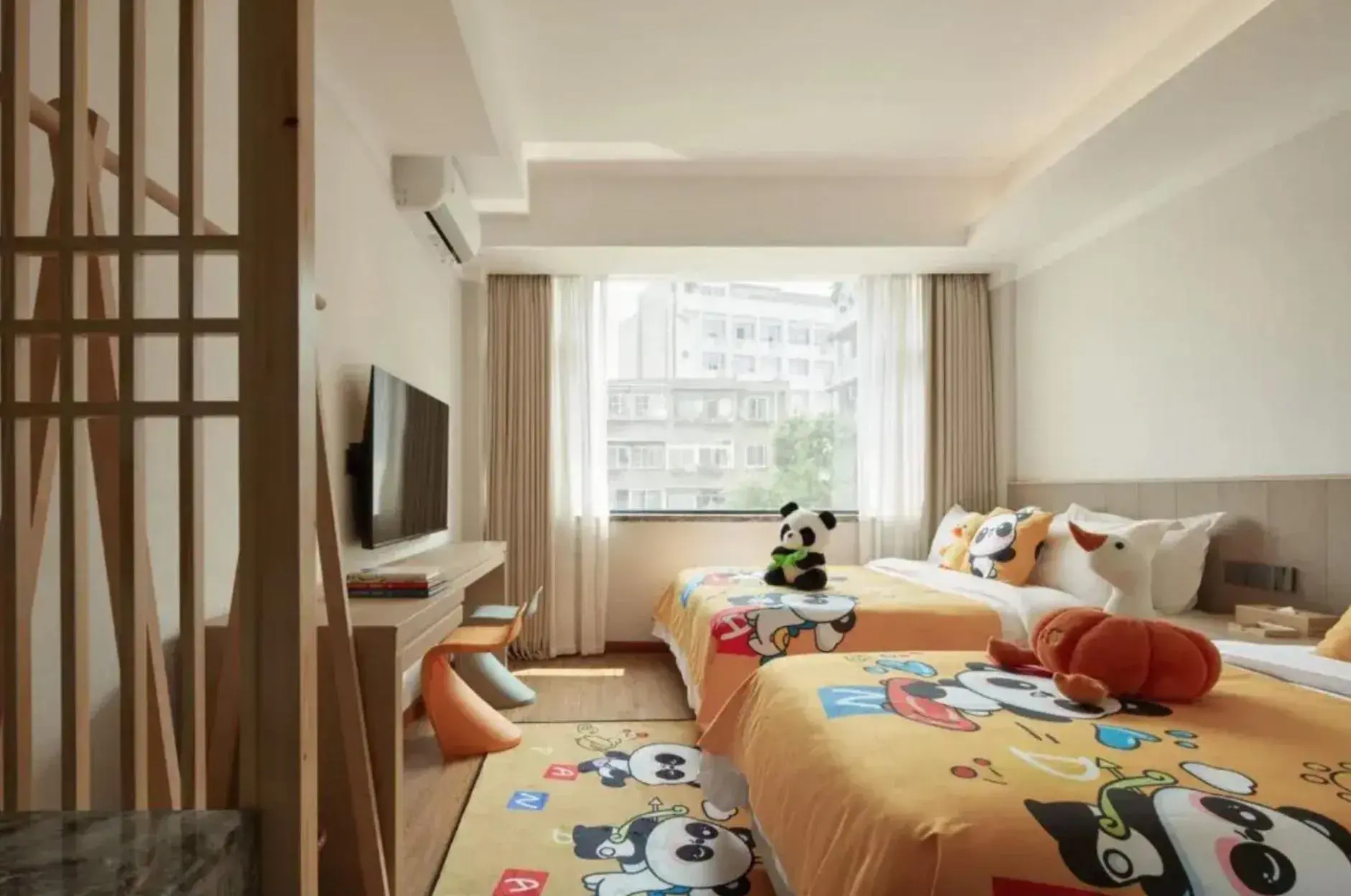 Family Room with Private Bathroom in The Hidden House Aesthetic Life Courtyard Hotel Kuanzhai Alley People's Park Subway Station Branch Family Room with Private Bathroom in The Hidden House Aesthetic Life Courtyard Hotel Kuanzhai Alley People's Park Subway Station Branch
