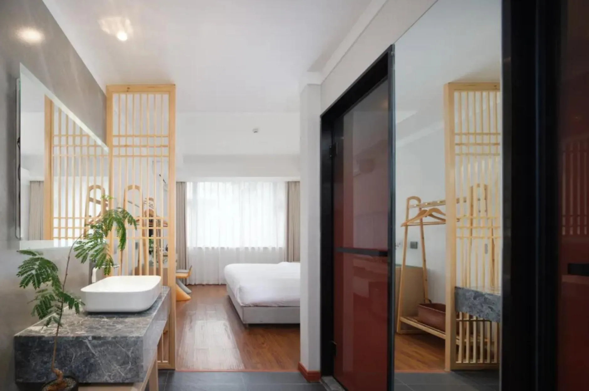 Toilet, Bed in The Hidden House Aesthetic Life Courtyard Hotel Kuanzhai Alley People's Park Subway Station Branch